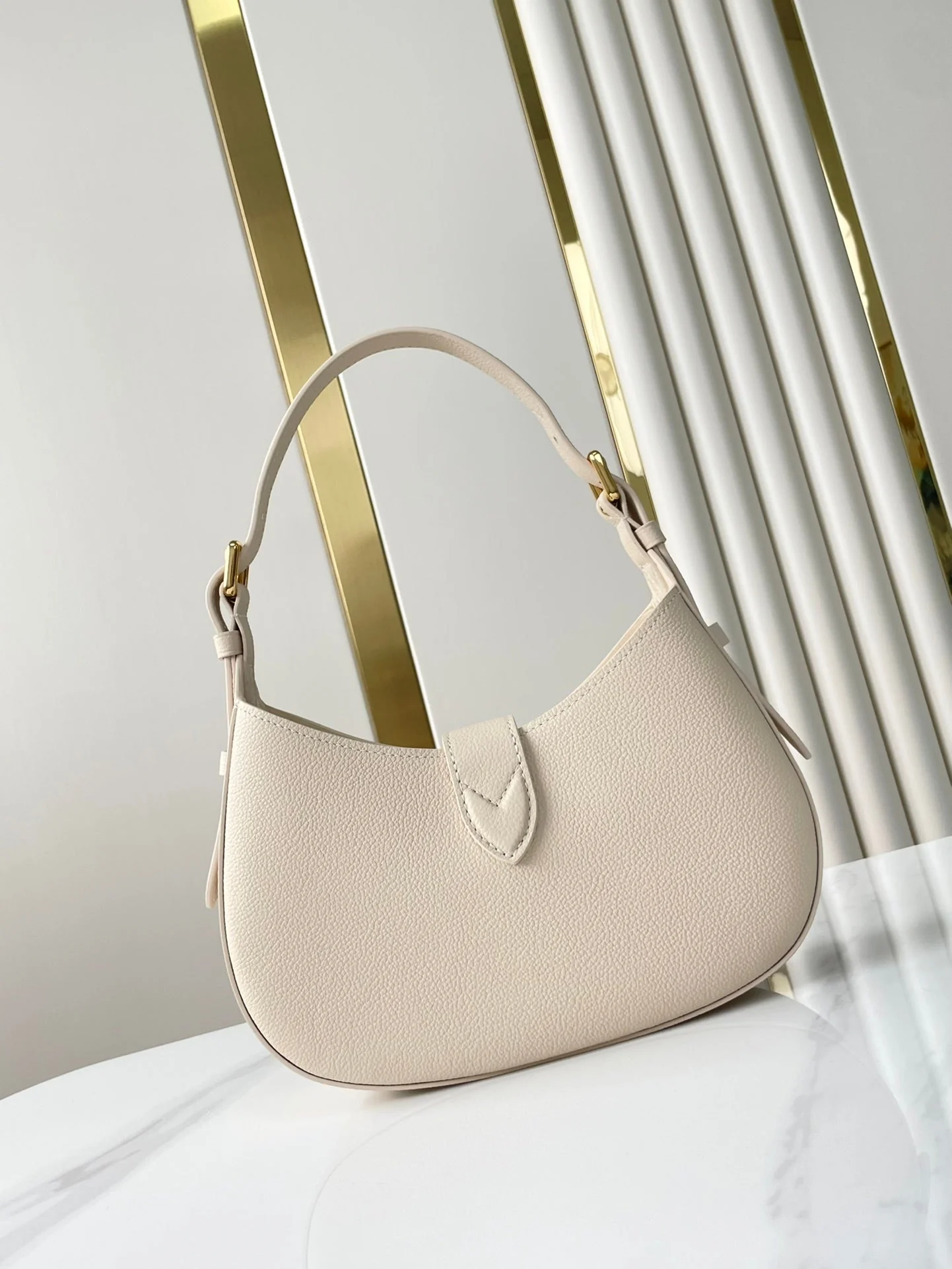LOW KEY SHOULDER BAG 26 IN QUARTZ GRAINED CALFSKIN GOLD BUCKLE