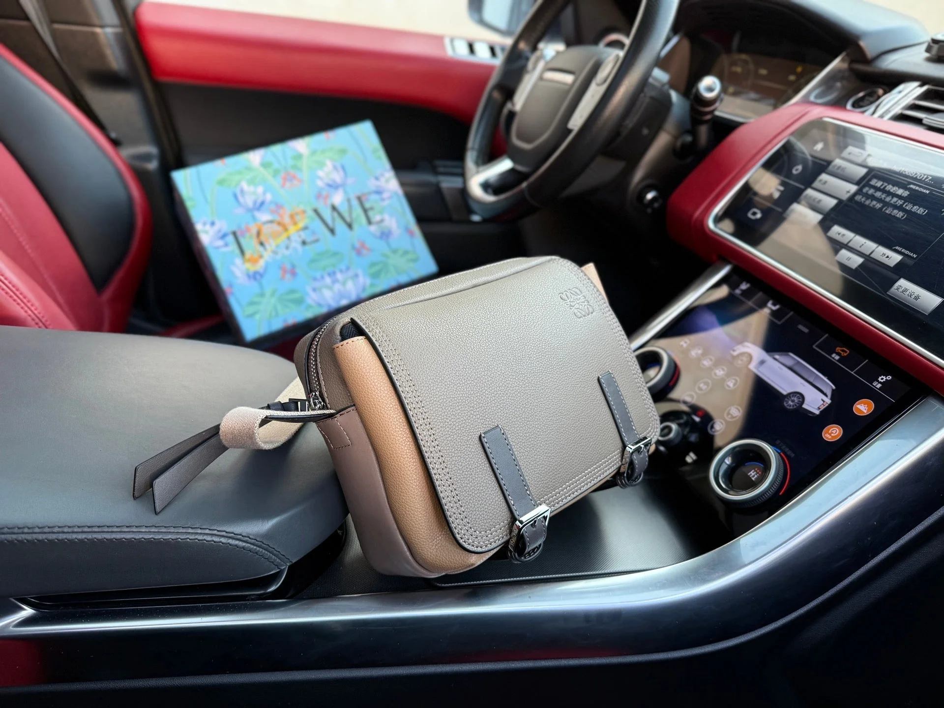 XS MILITARY MESSENGER 25 BAG IN LIGHT BROWN CALFSKIN
