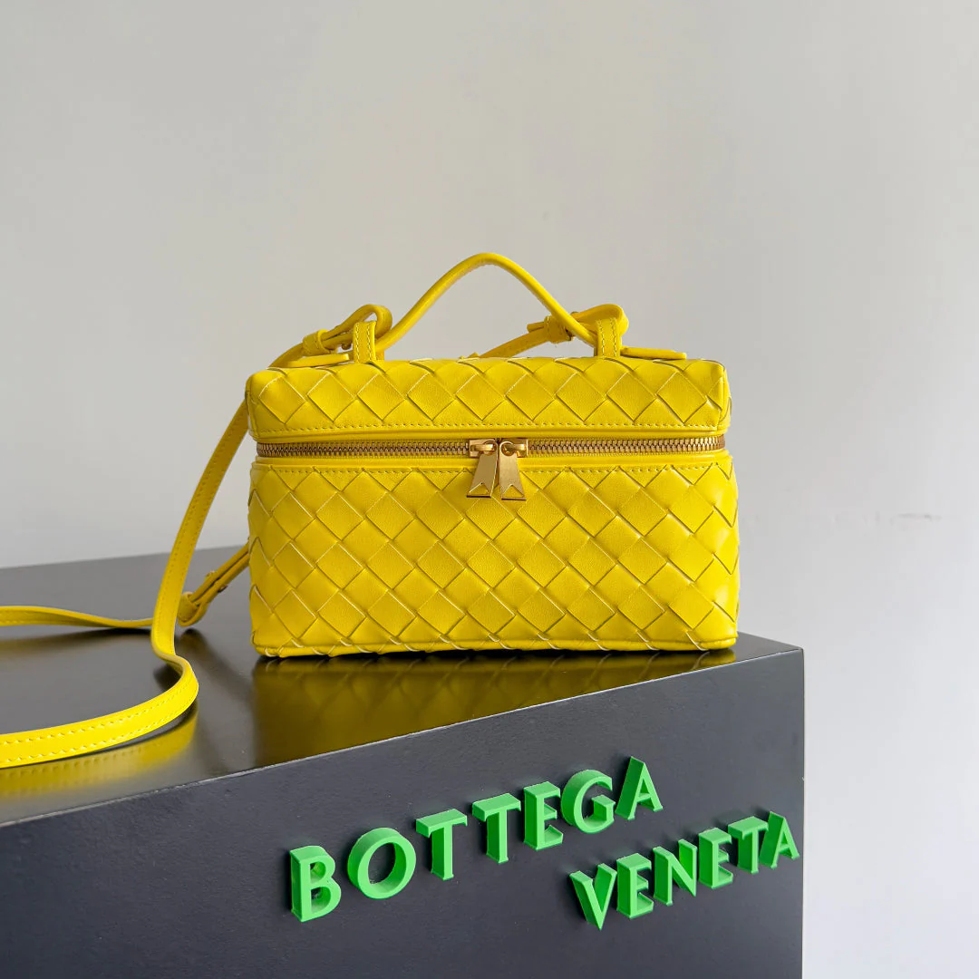 BOTTEGA VENETA 25S BANG BANG 22 IN LEMON YELLOW INTRECCIATO CALFSKIN GOLD HARDWARE