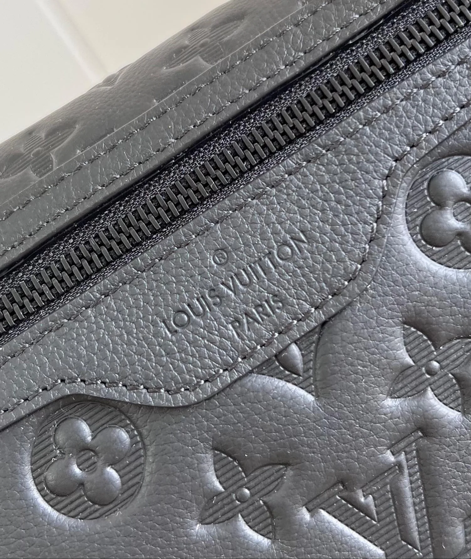 MESSENGER VOYAGER PM 33 IN BLACK MONOGRAM SHADOW CALFSKIN
