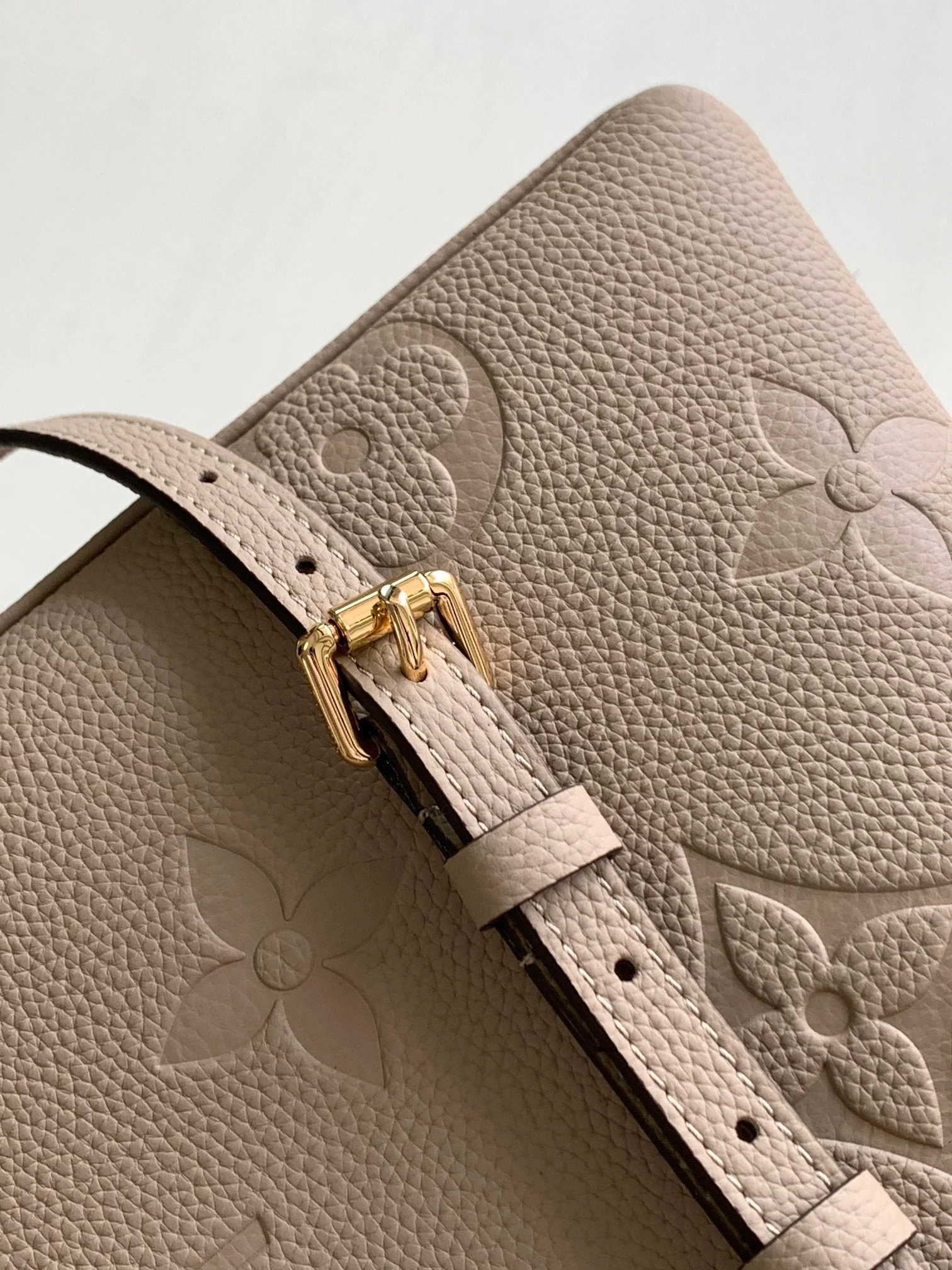 PETIT PALAIS PM LARGE SHOULDER BAG 34 IN BROWN EMBOSSED COWHIDE GOLD-TONE HARDWARE