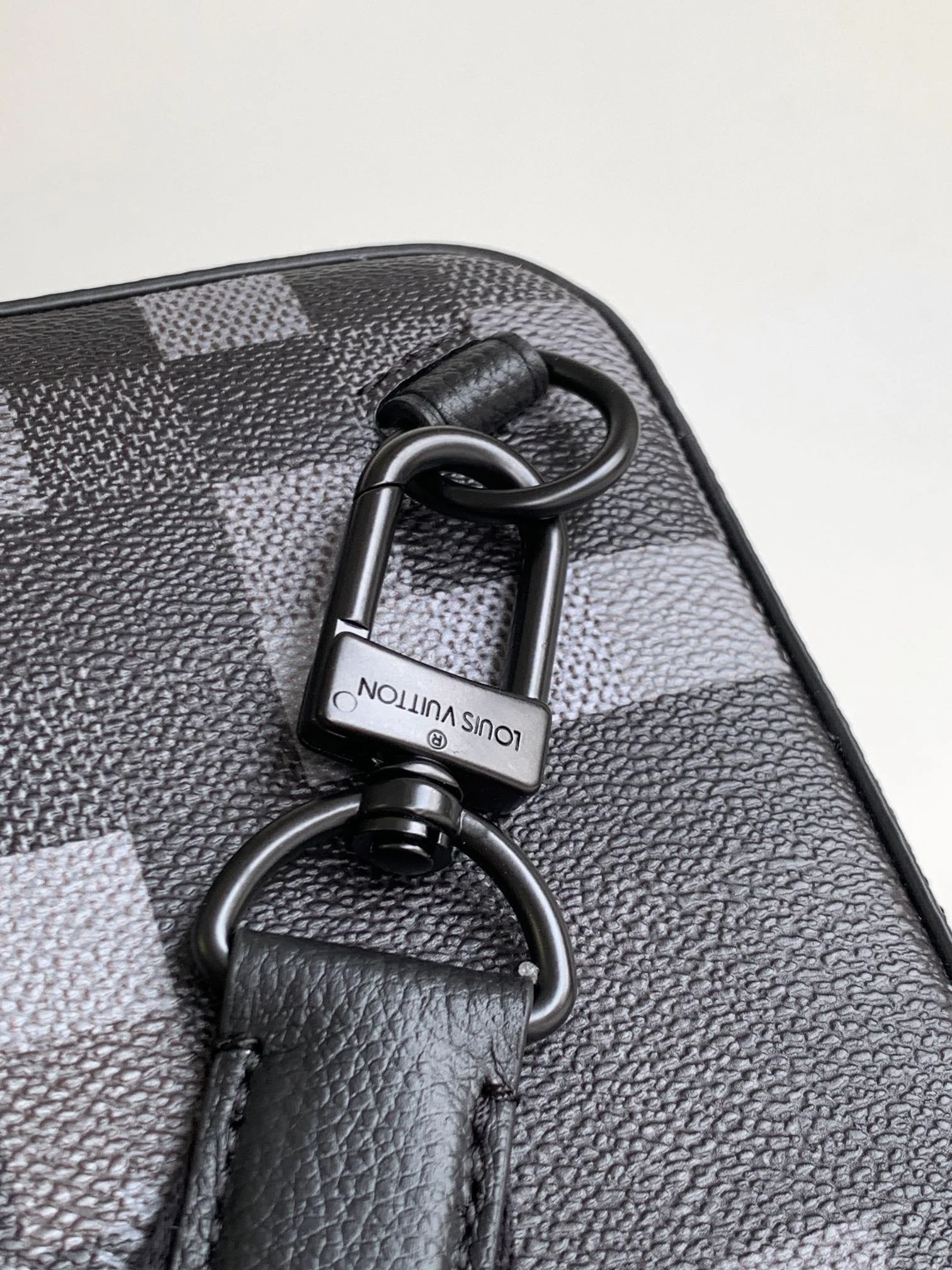 AVENUE 31 IN BLACK CANVAS CALFSKIN