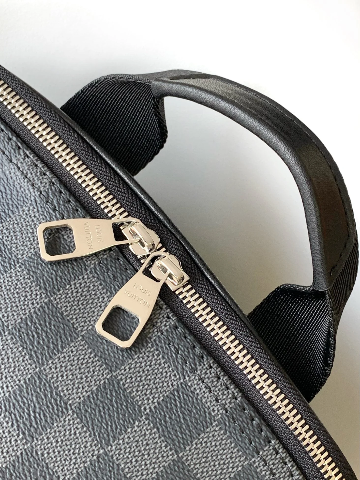 LV 25S MICHAEL BACKPACK 42 IN DAMIER INFINI ONYX CALFSKIN