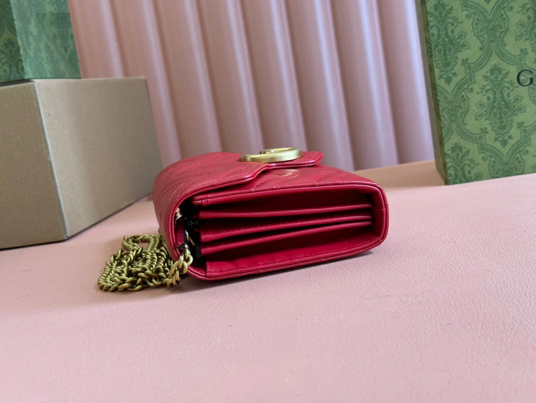 MARMONT SMALL SHOULDER BAG 20 IN RED LAMBSKIN GOLD HARDWARE