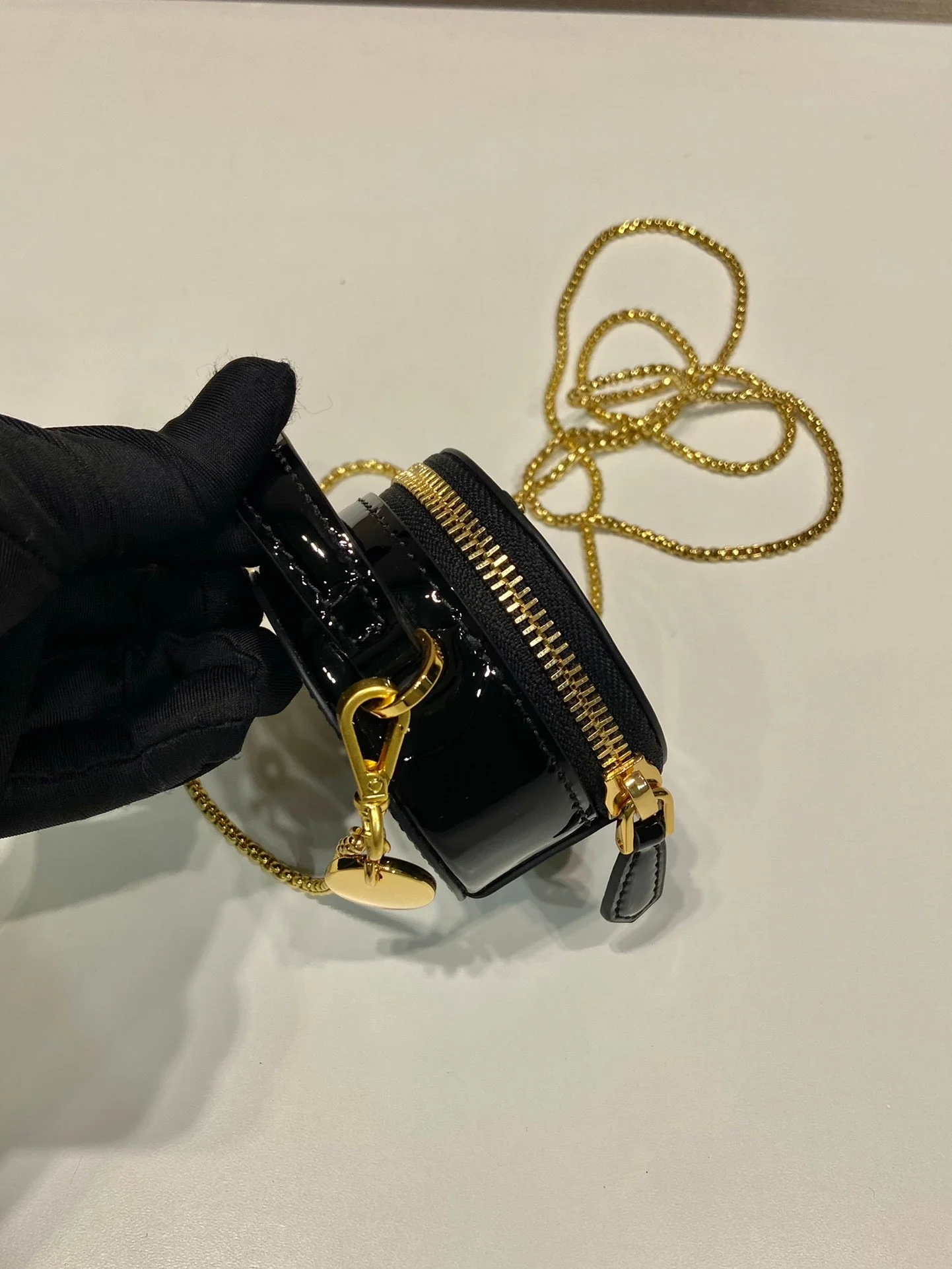 MINI ROUND BAG 8 IN BLACK GLOSSY CALFSKIN GOLD HARDWARE