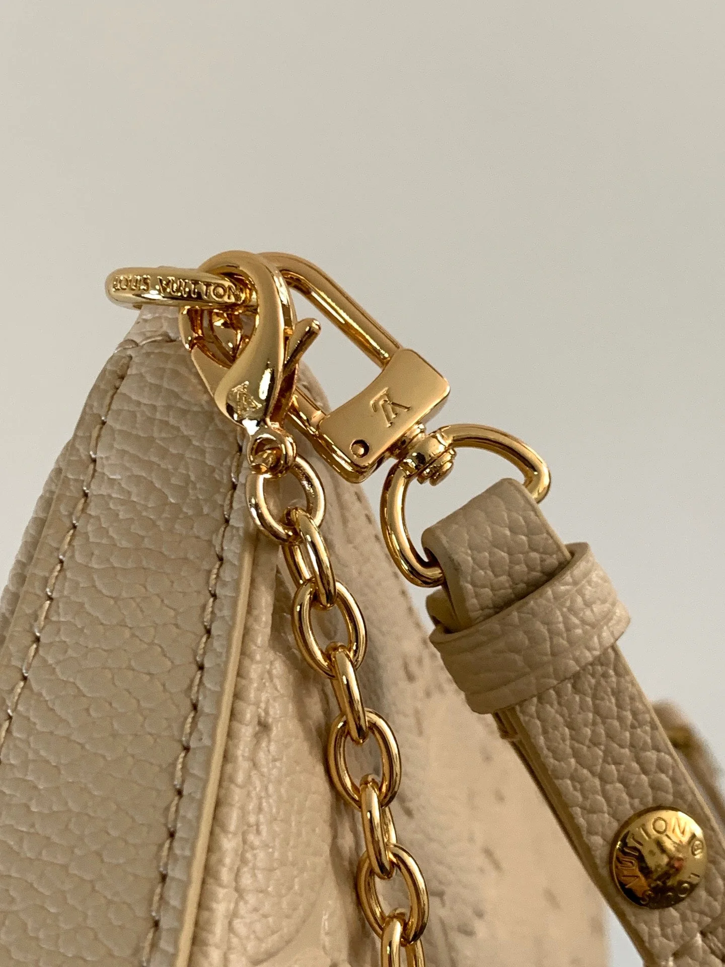 EASY POUCH ON STRAP 19 IN BEIGE MONOGRAM EMPREINTE LEATHER