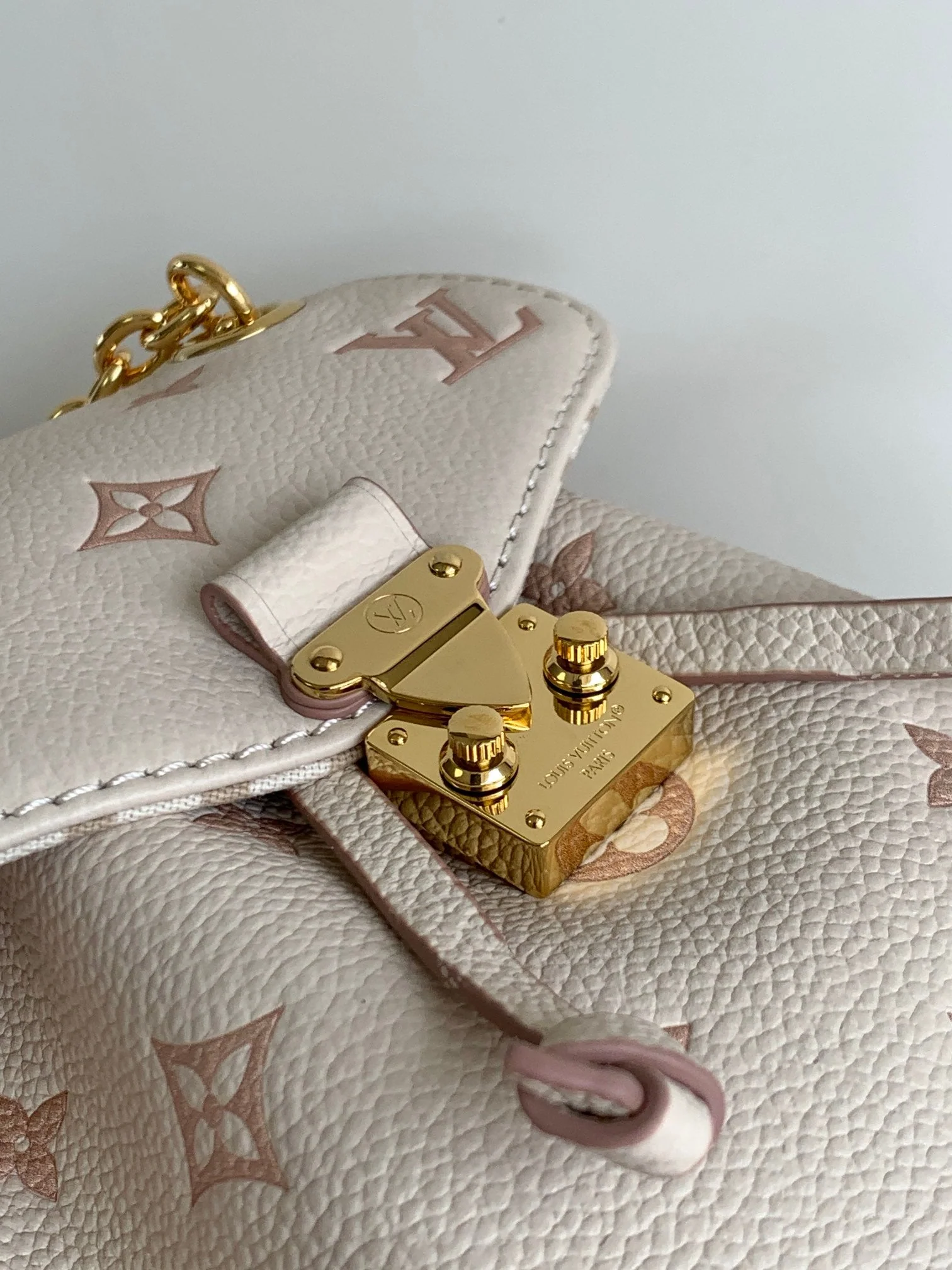 NANO NOÉ 19 IN WHITE MIX PINK MONOGRAM EMPREINTE CALFSKIN