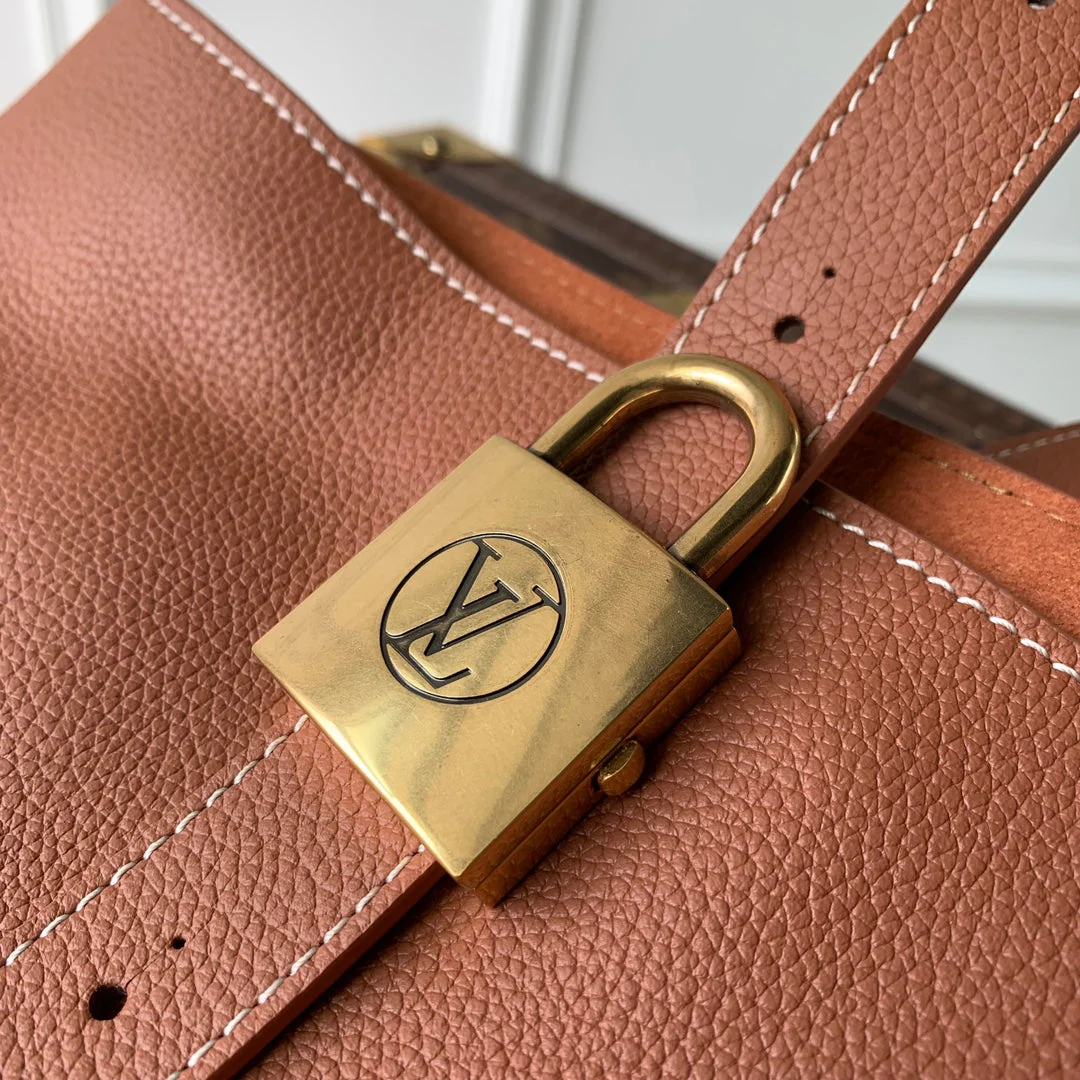LOW KEY CABAS MM BAG 47 IN TAWNY BROWN GRAINED CALFSKIN