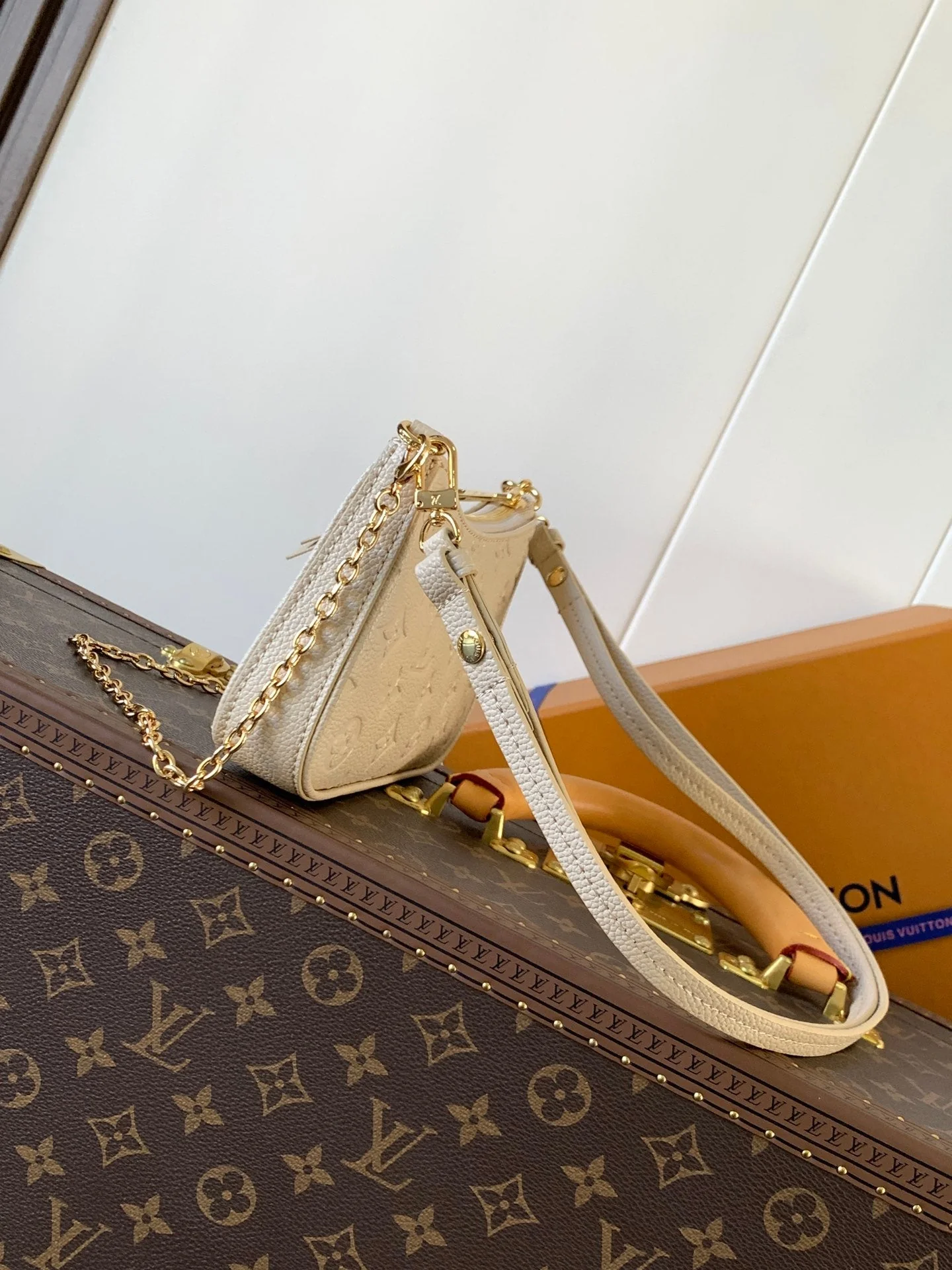 EASY POUCH ON STRAP 19 IN BEIGE MONOGRAM EMPREINTE LEATHER