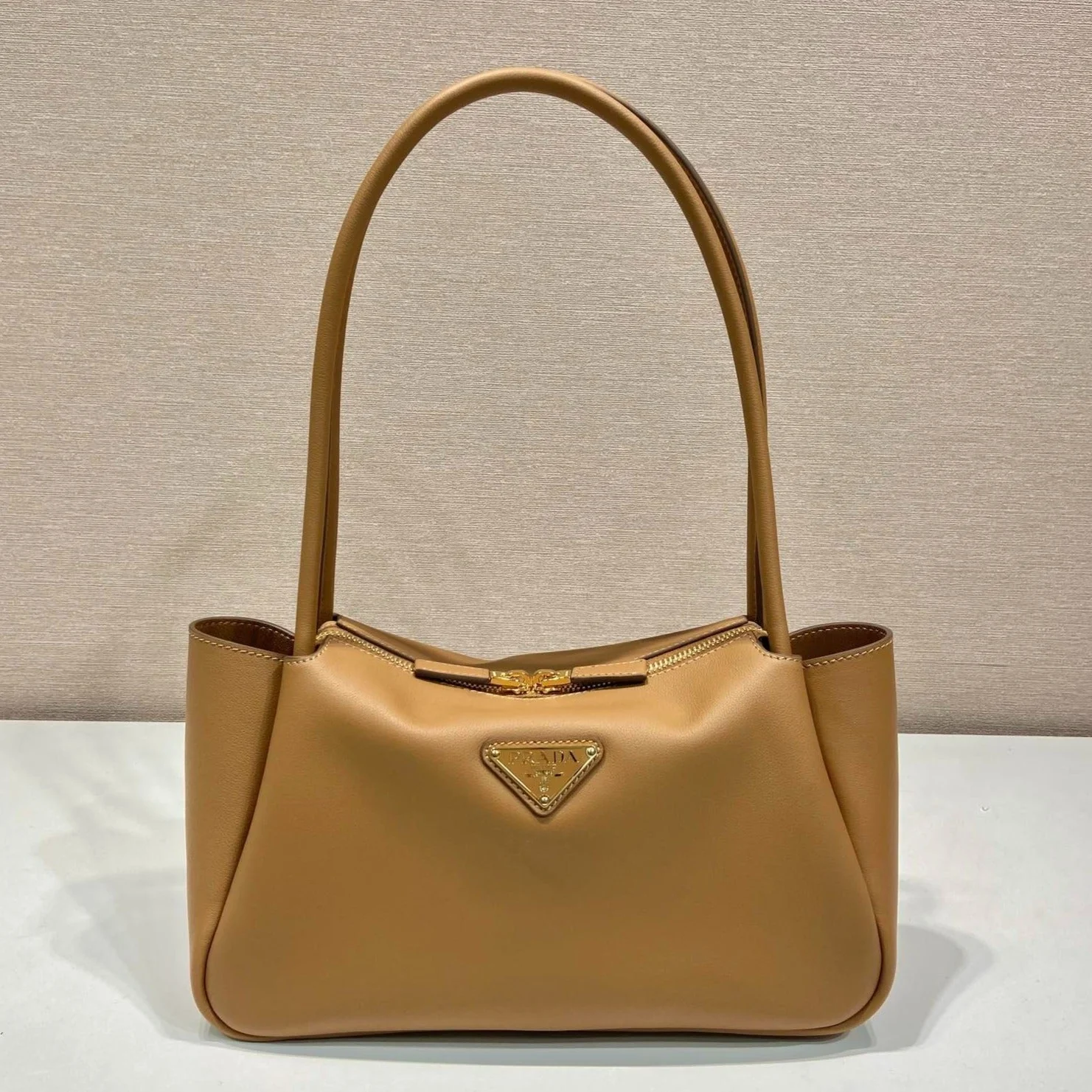 PRA 28 LARGE BEIGE CALFSKIN HANDBAG