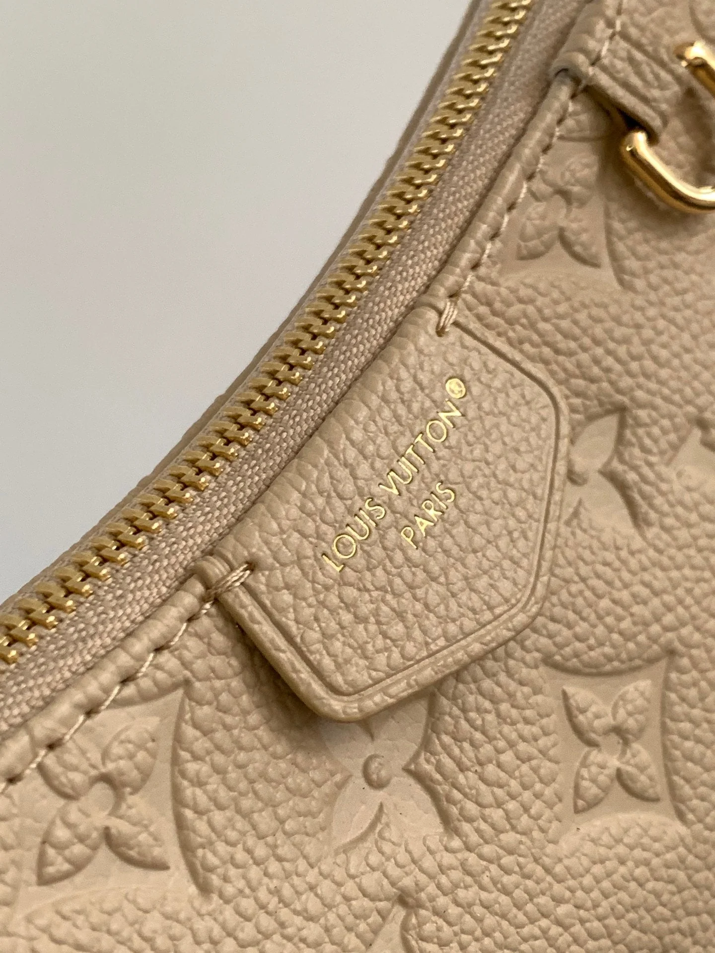 EASY POUCH ON STRAP 19 IN BEIGE MONOGRAM EMPREINTE LEATHER