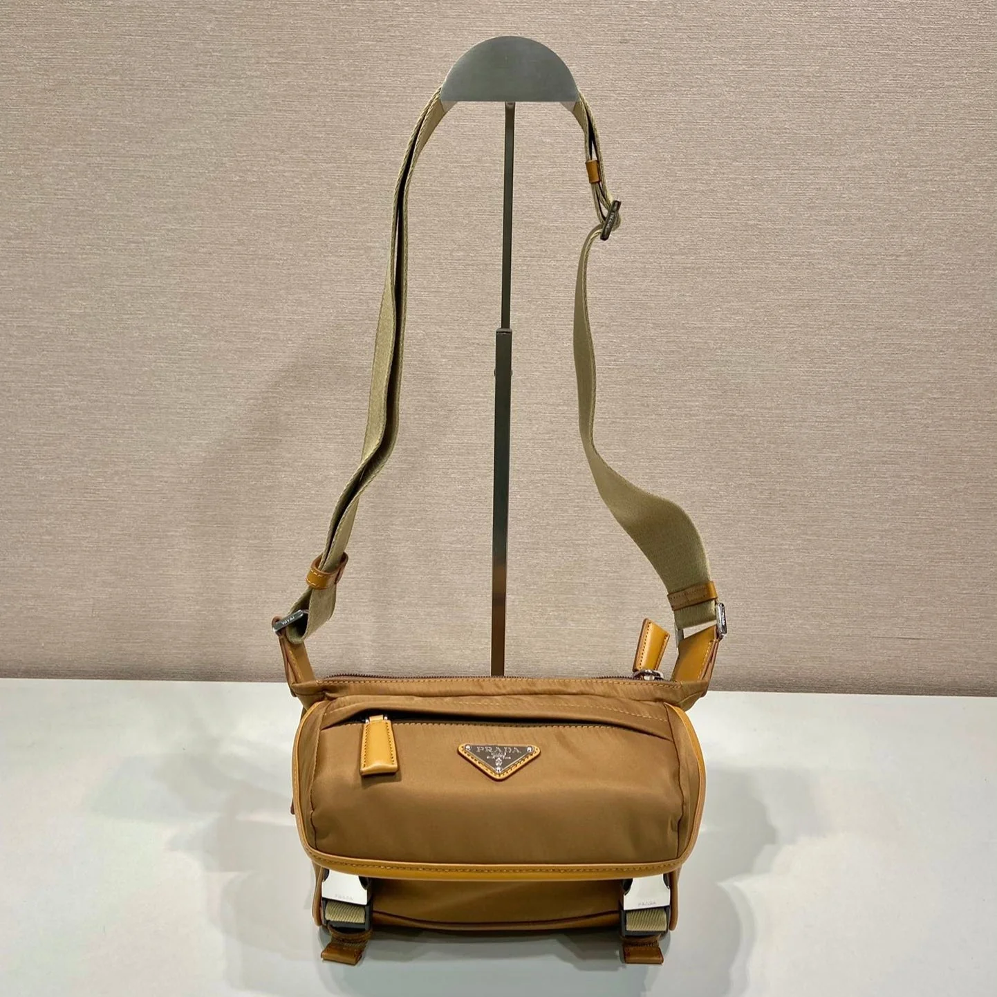 MESSENGER BAG 20 IN CIDER BROWN RE-NYLON AND CALFSKIN TRIM