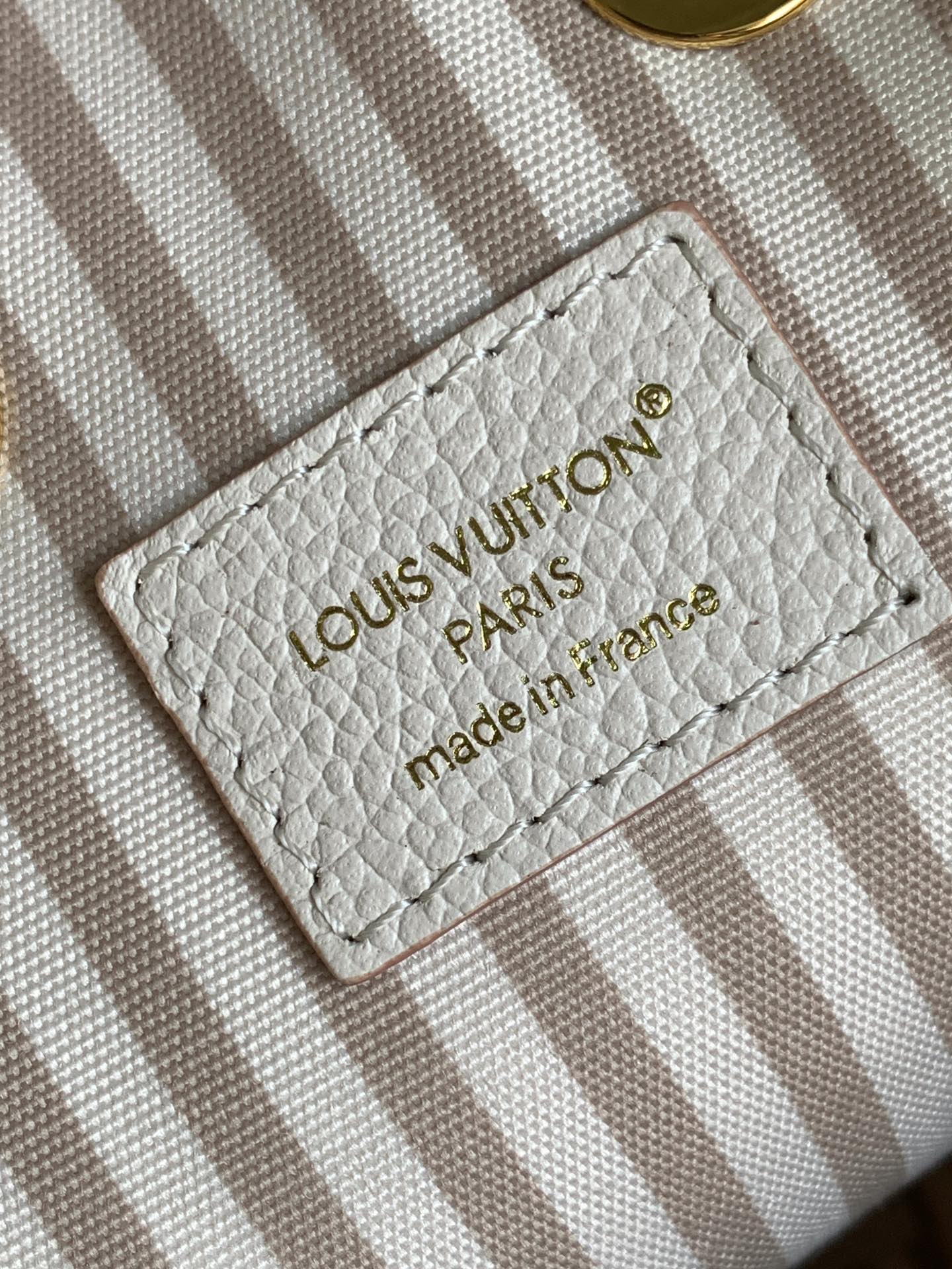 NÉONOÉ 26 IN WHITE AND PINK MONOGRAM CANVAS