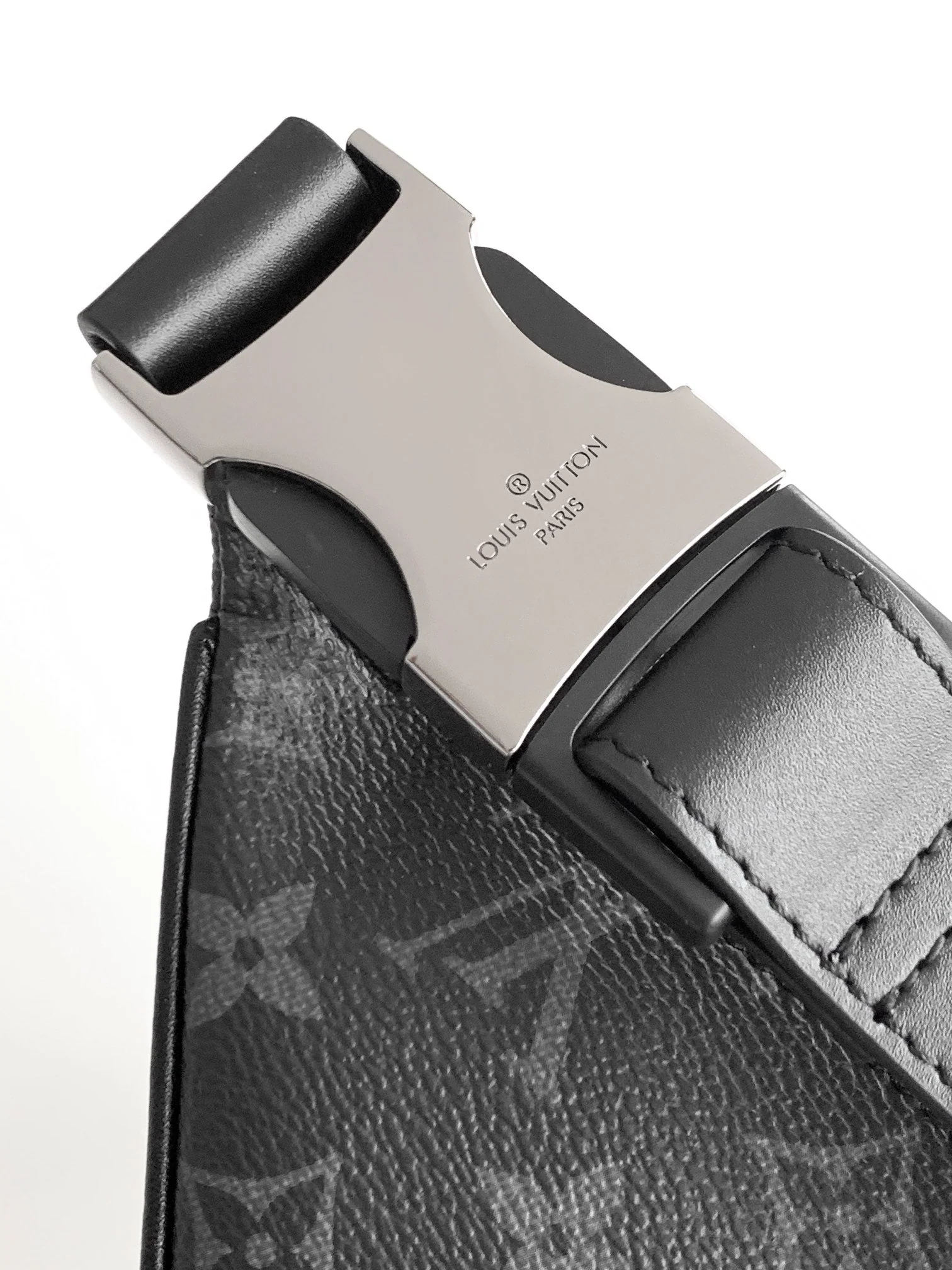 LV 25S DISCOVERY BUMBAG 44 IN BLACK AQUA MONOGRAM ECLIPSE CANVAS AND CALFSKIN