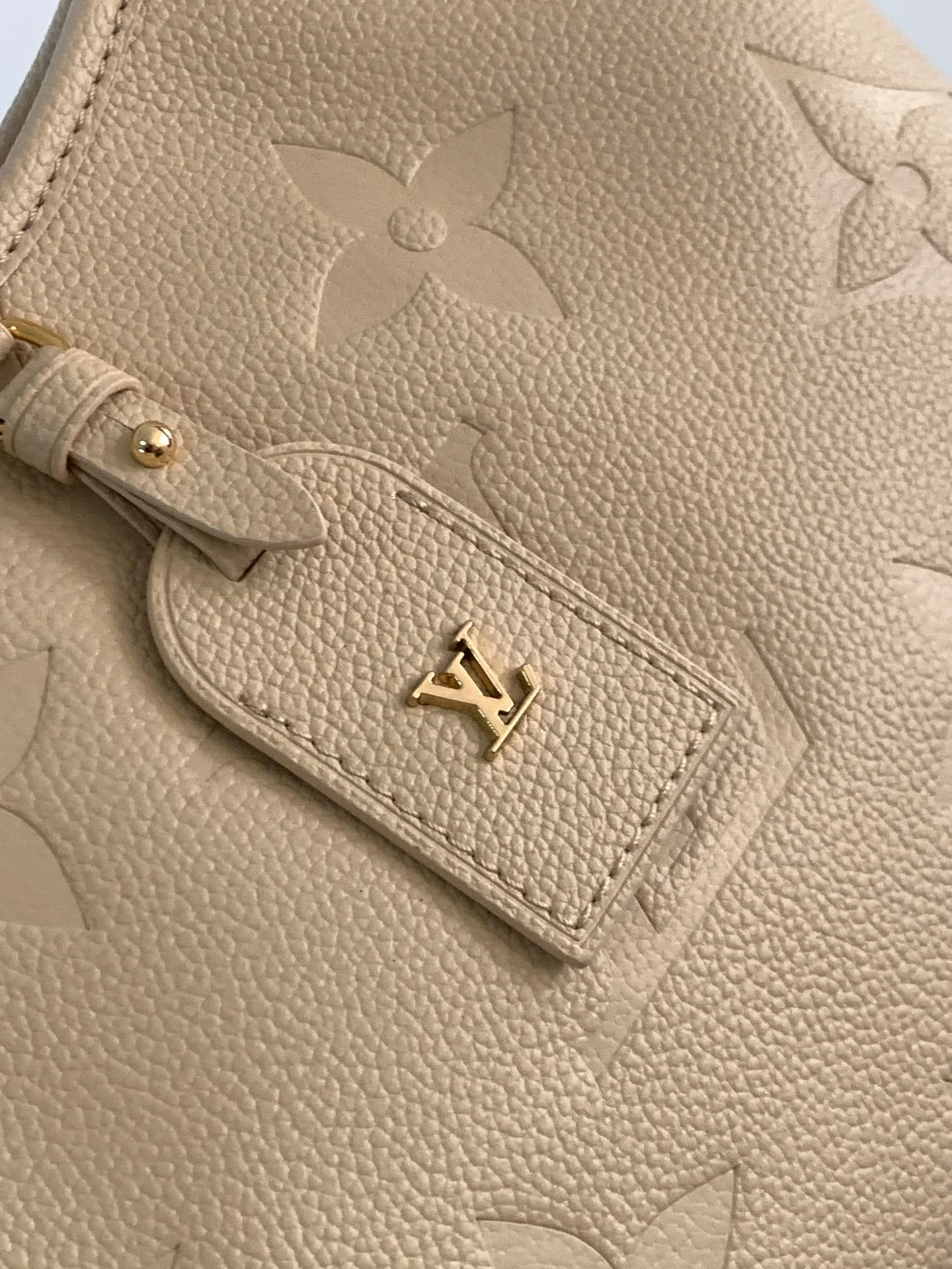 CARRYALL BAG 30 IN WHITE MONOGRAM CALFSKIN GOLD HARDWARE