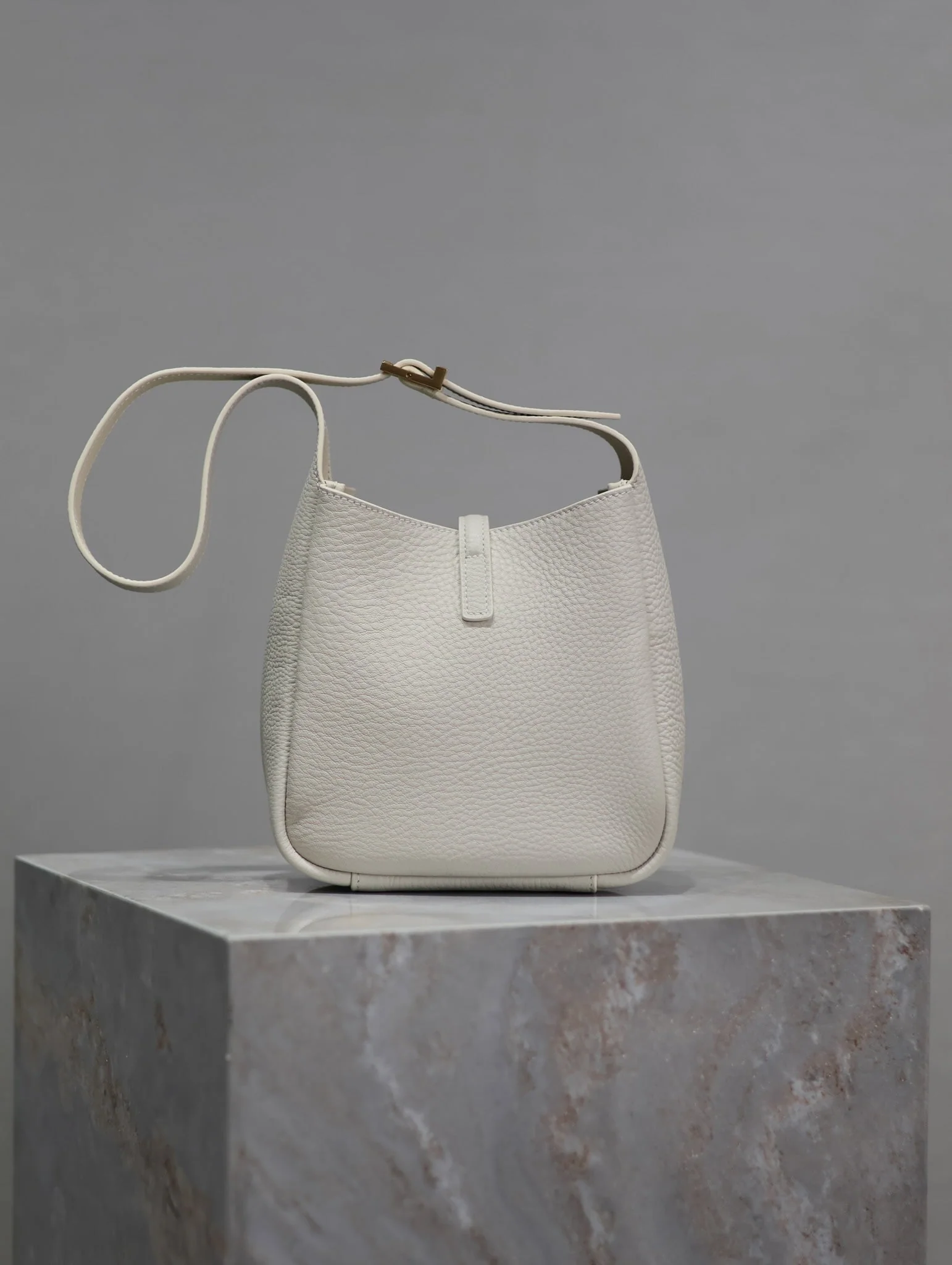 YSL 25S LE 5 À 7 BAG 16 IN BLANC VINTAGE GRAINED CALFSKIN GOLD HARDWRE