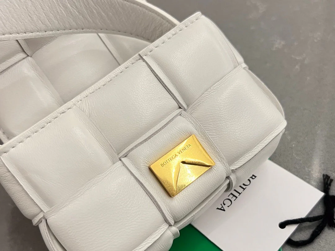 MINI CASSETTE 12 IN WHITE LAMBSKIN