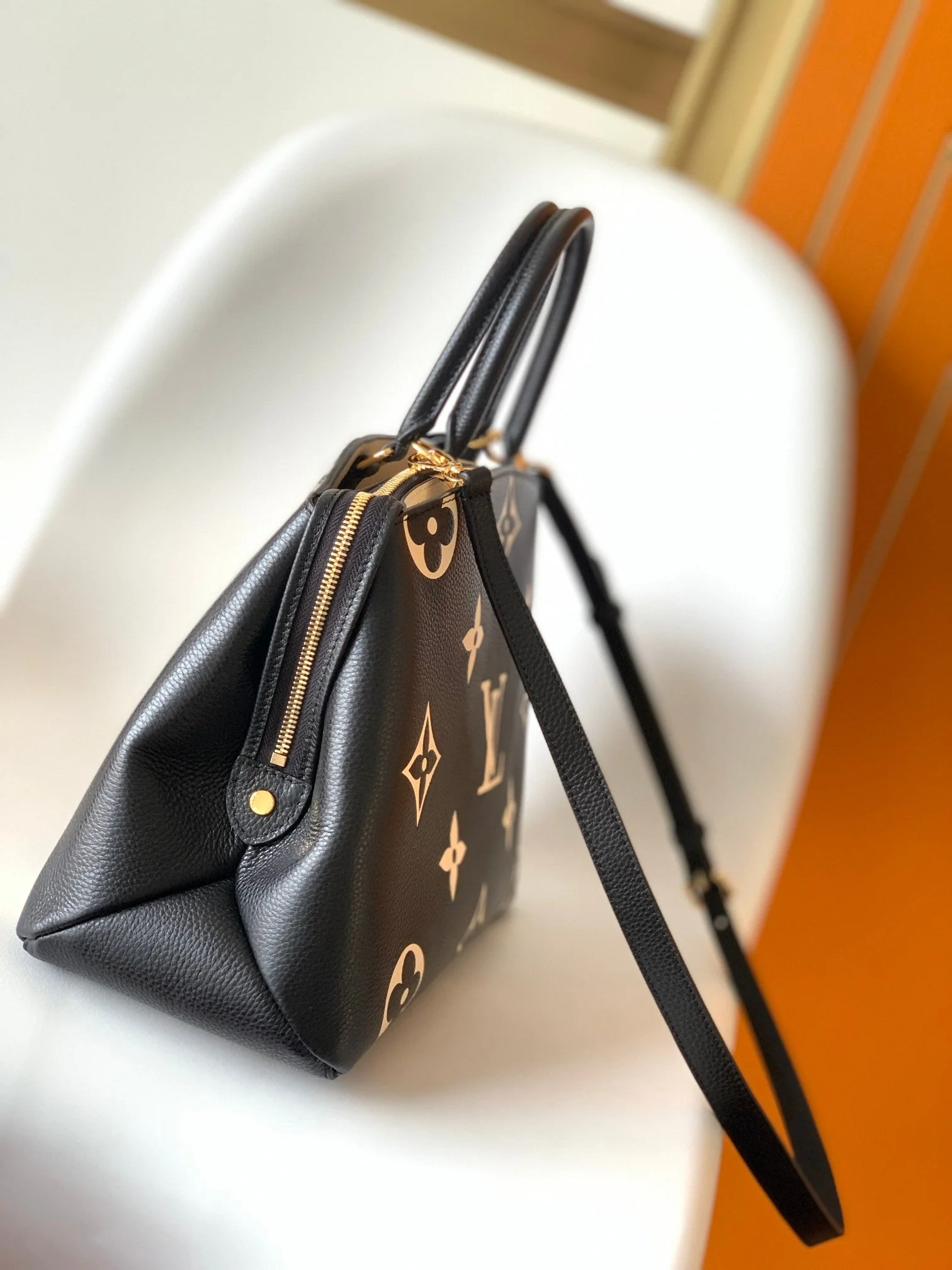 PETIT PALAIS PM LARGE SHOULDER BAG 34 IN BLACK MIX BEIGE EMBOSSED COWHIDE GOLD-TONE HARDWARE