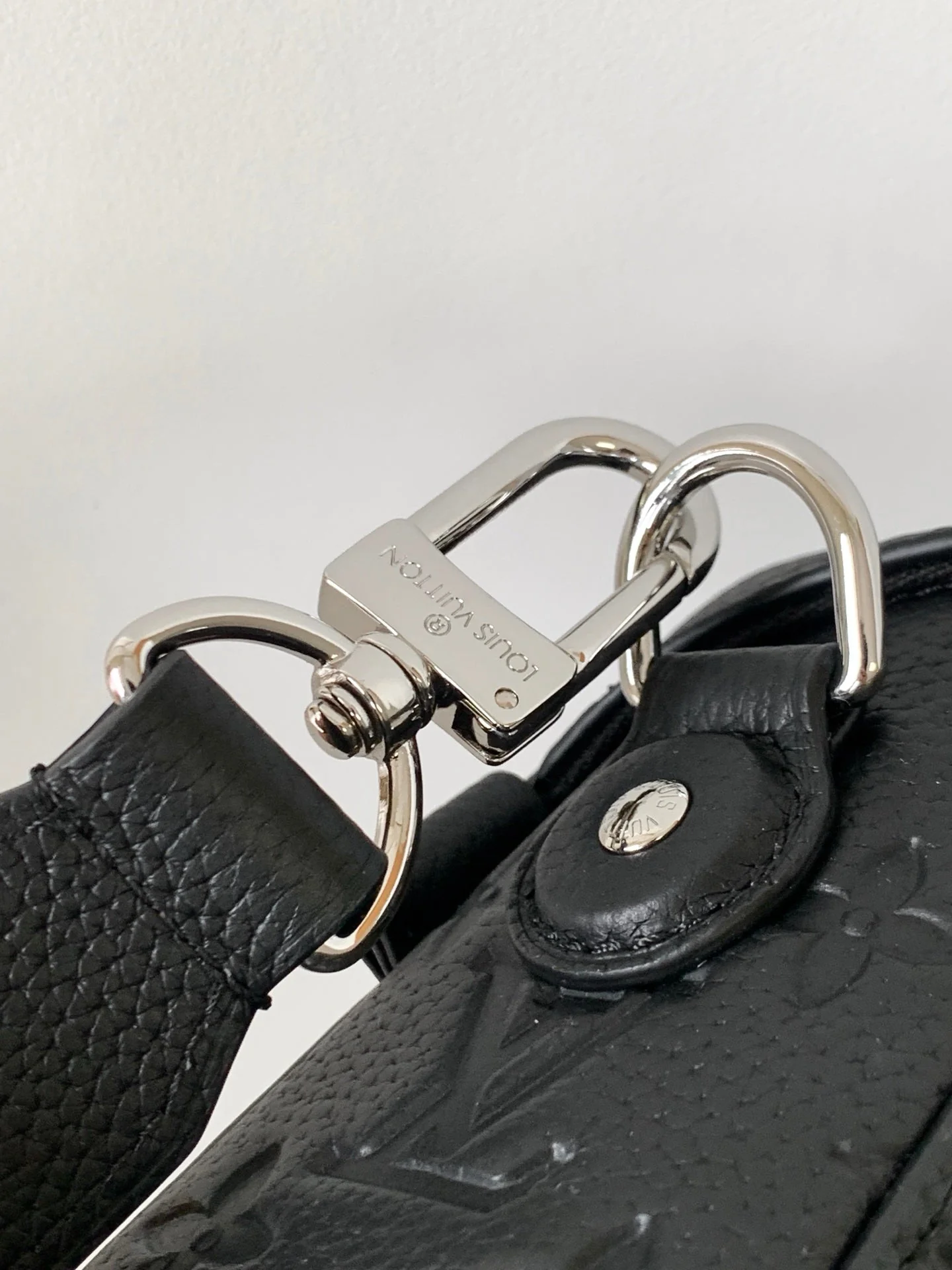 LV 25S SOUL TRUNK 19 IN BLACK EMBOSSED TAURILLON CALFSKIN SILVER HARDWARE