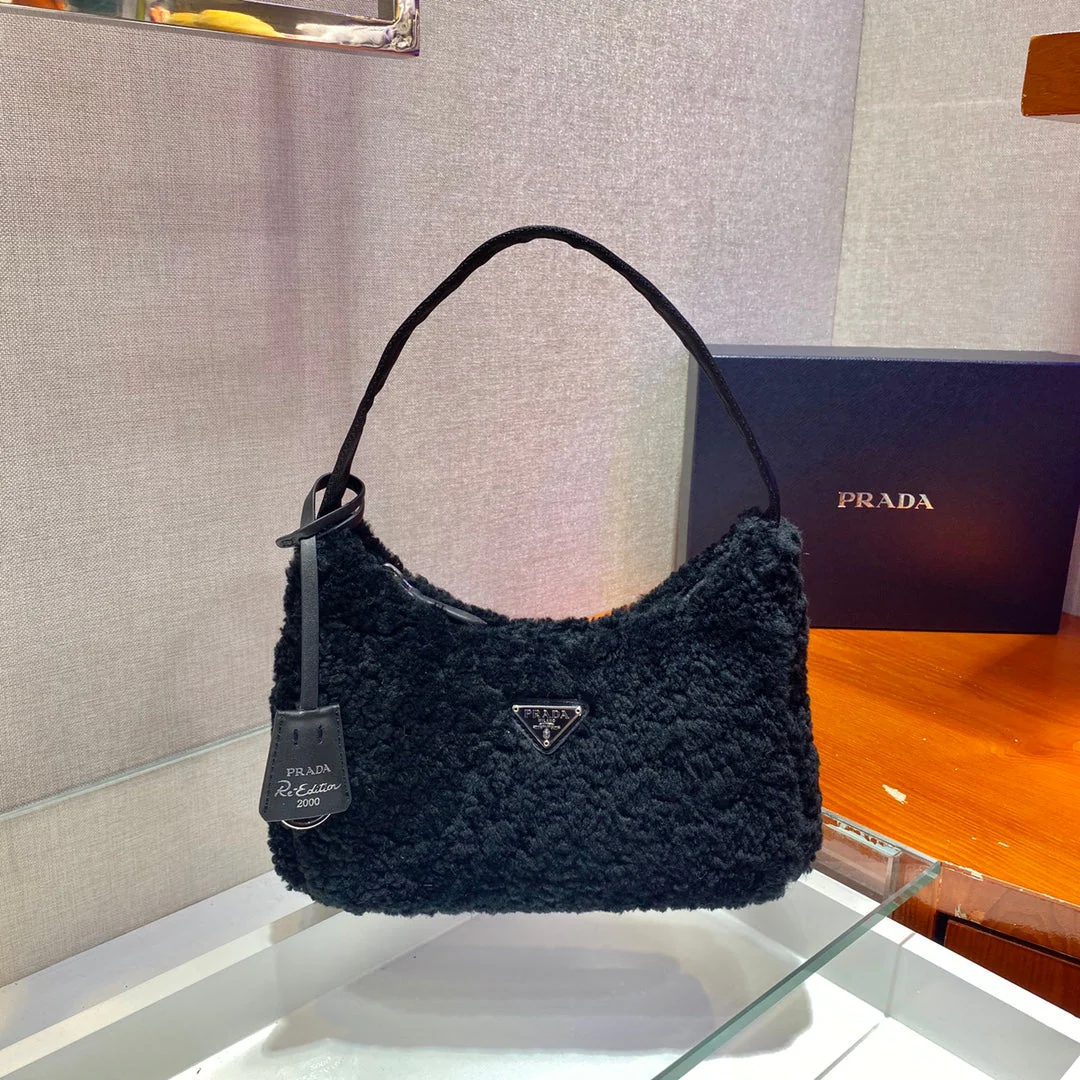 HOBO BAG 23 IN BLACK SHEARLING