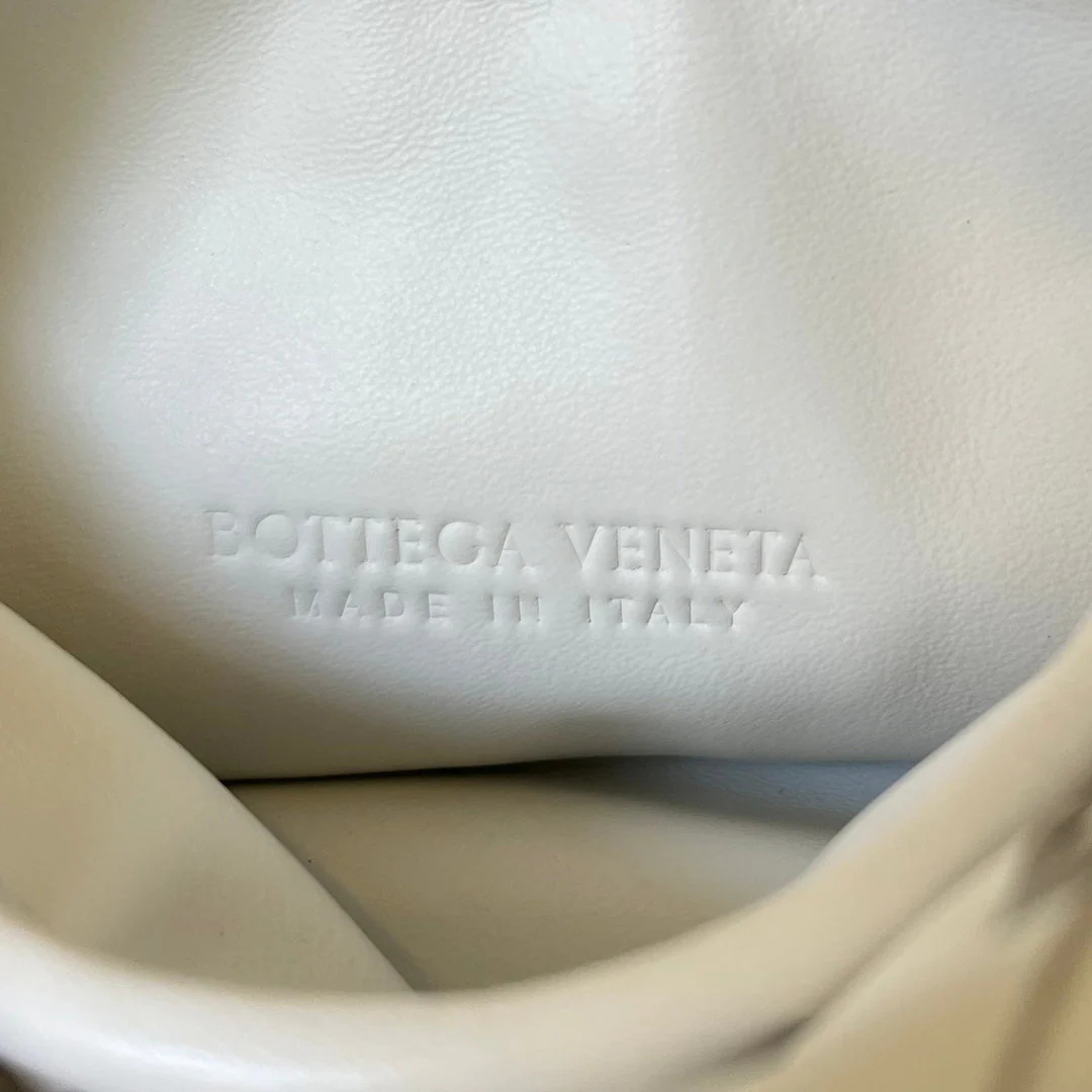 MINI HOP 25 IN WHITE CALFSKIN