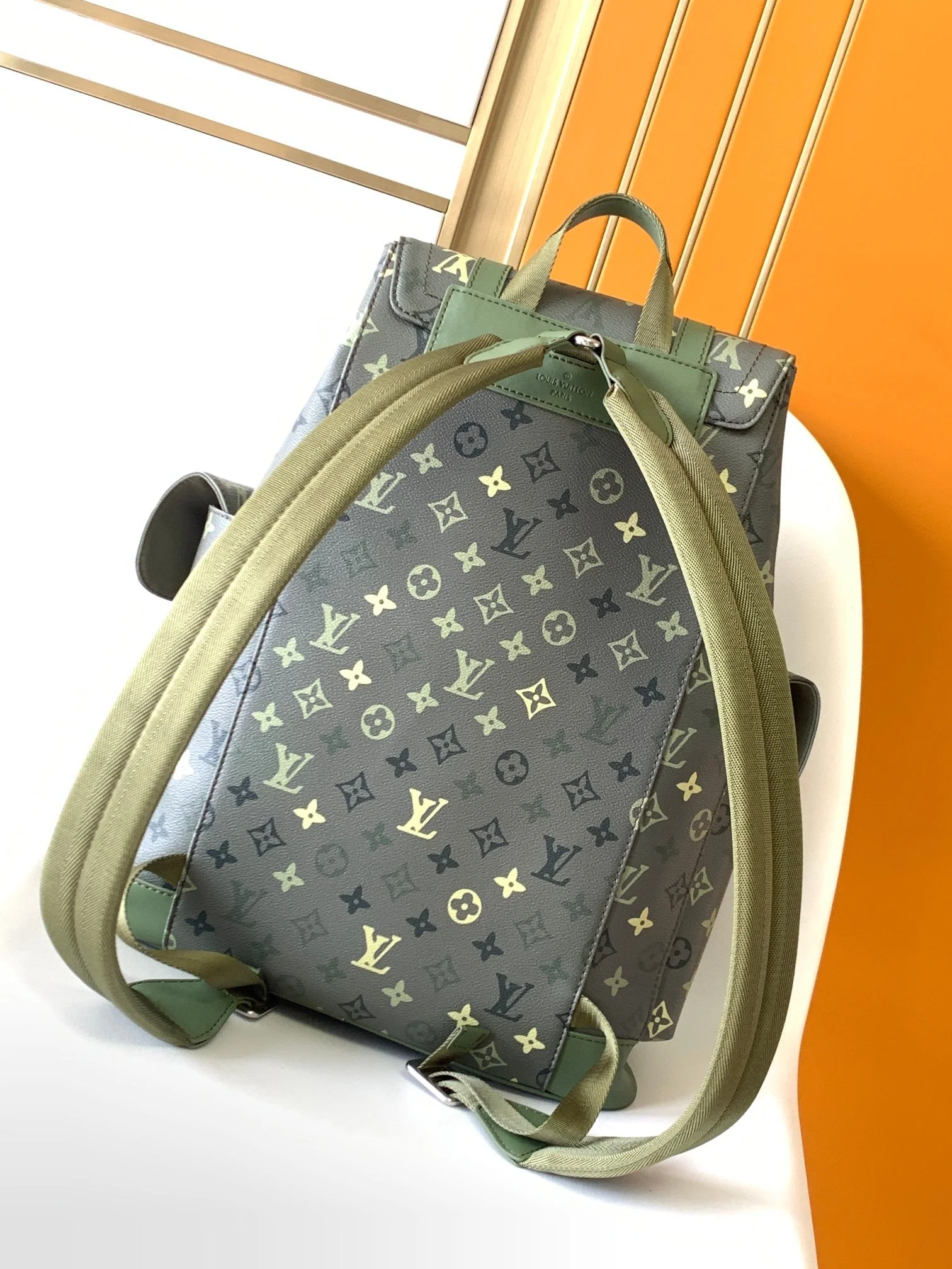 LV 25S CHRISTOPHER BACKPACK 48 IN ARMY GREEN CALFSKIN SILVER HARDWARE