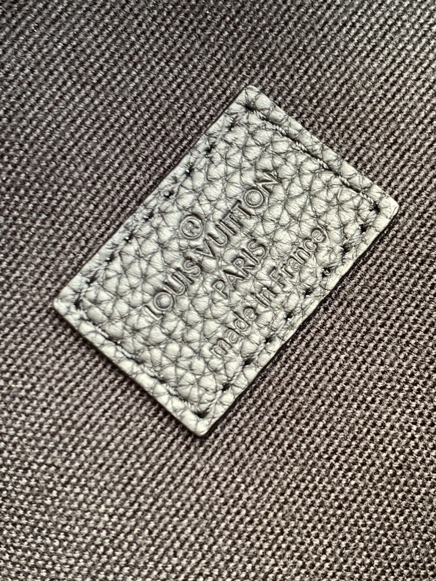 LV 25S DYNAMIC DENIM EMBROIDERED BUMBAG 37 IN BLACK CANVAS