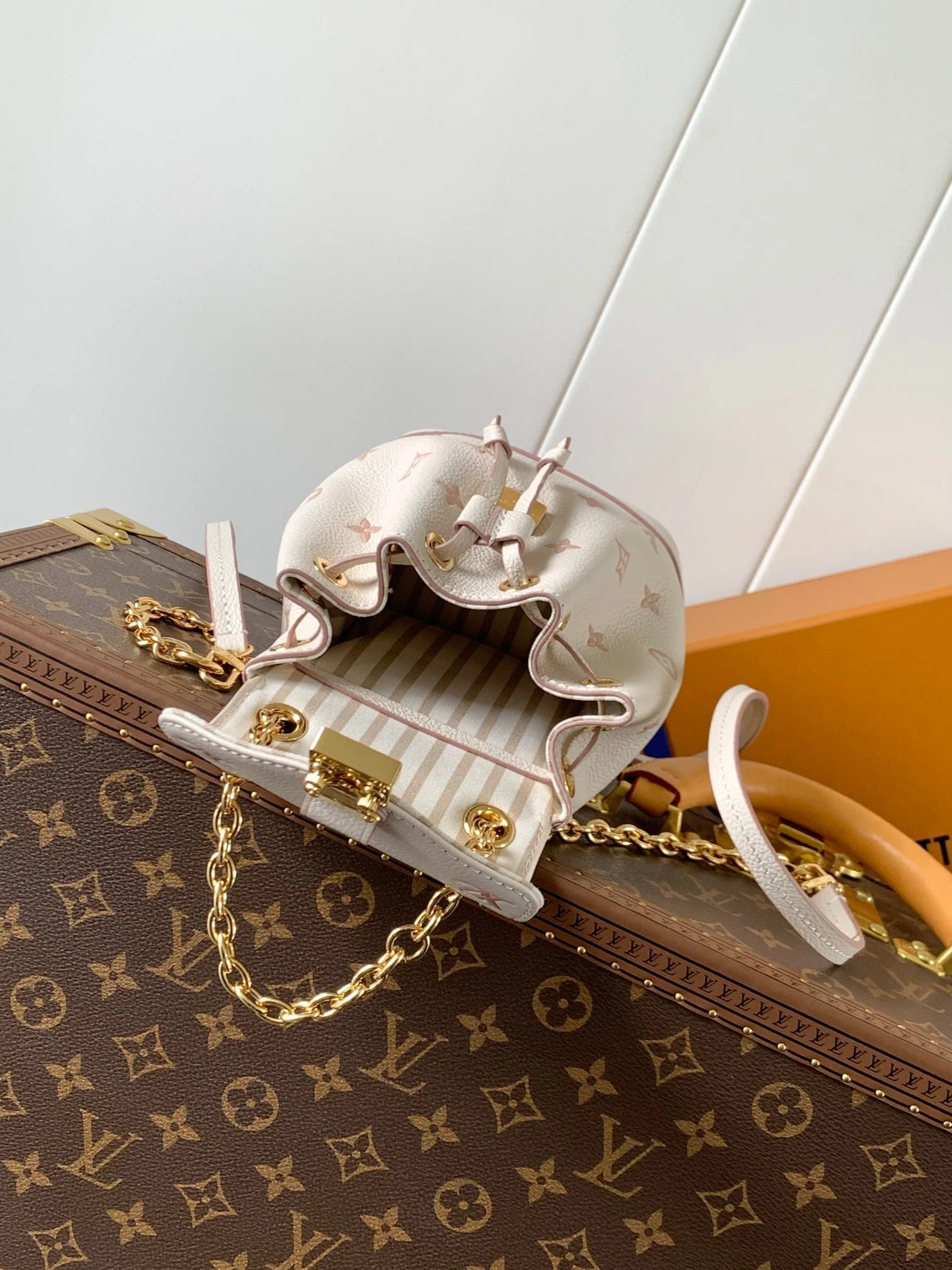 NANO NOÉ 19 IN WHITE MIX PINK MONOGRAM EMPREINTE CALFSKIN