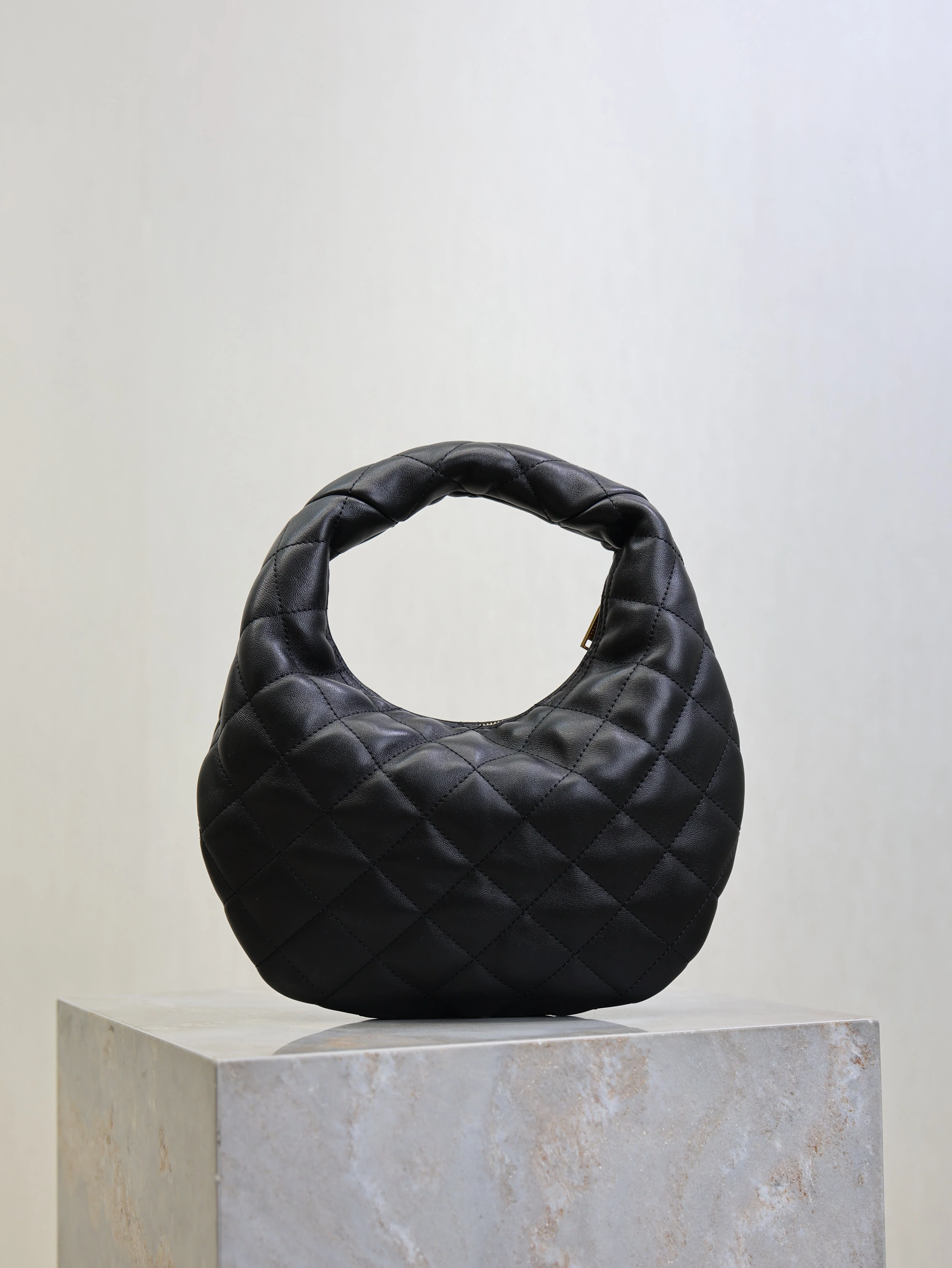 YSL 25S ICARE BABY 17 IN BLACK QUILTED CALFSKIN GOLD HARDWRE