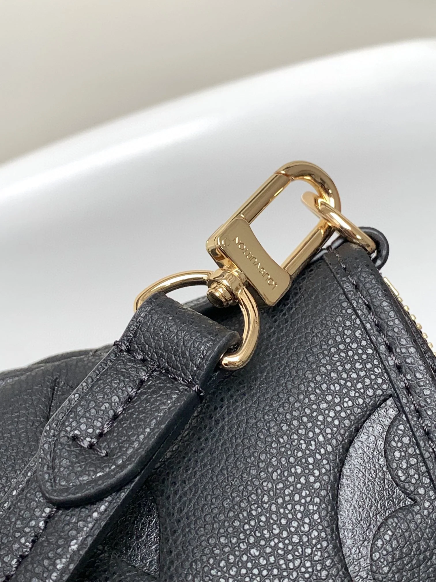 LV 25S TRIANON MM BAG 36 IN BLACK CALFSKIN GOLD HARDWARE