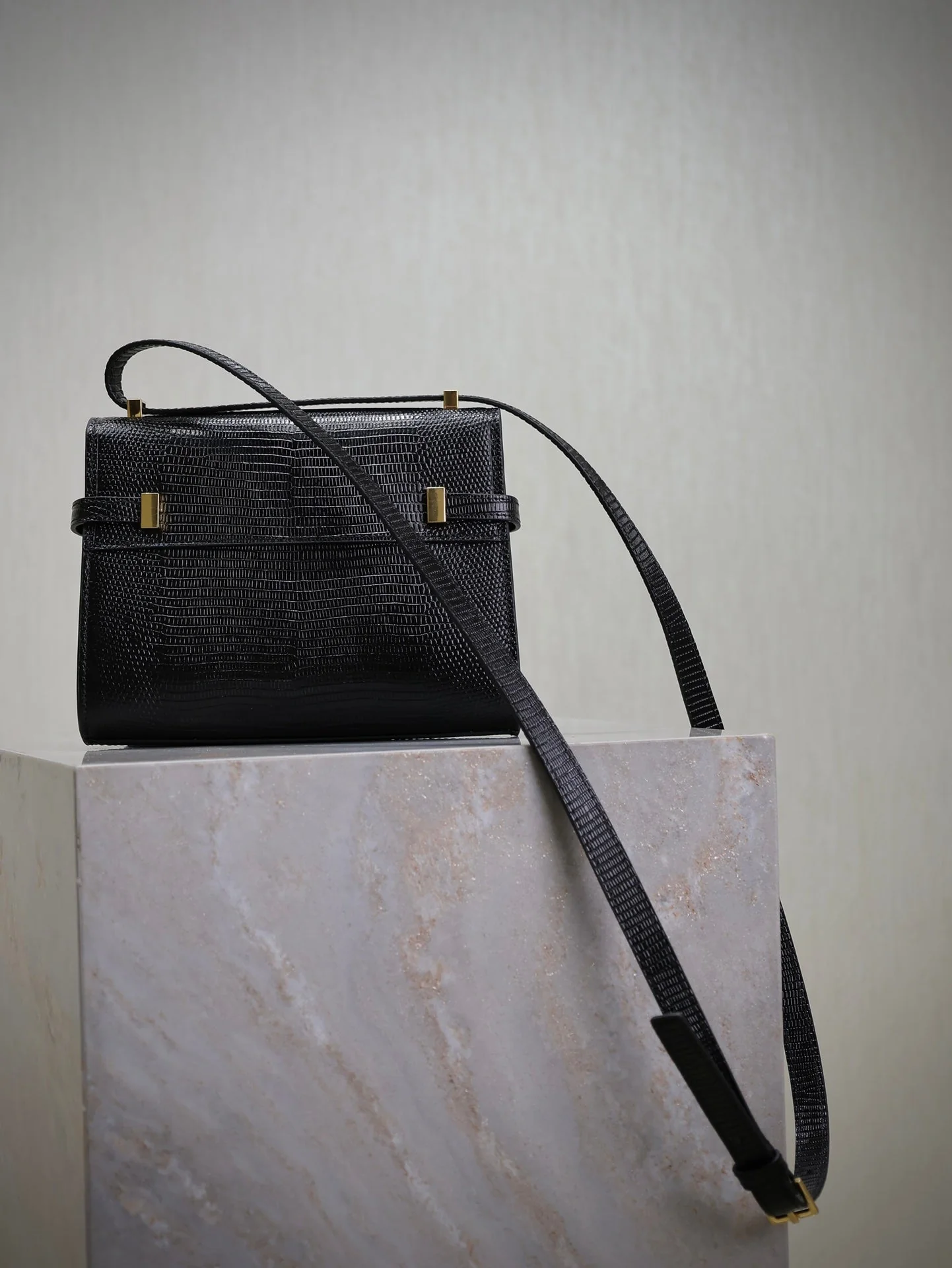 YSL 25S MINI MANHATTAN 19 IN BLACK SHINY CROCODILE CALFSKIN GOLD HARDWRE