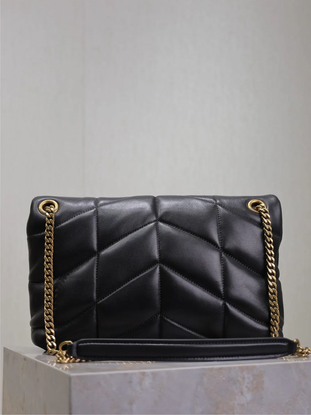 YSL 25S LOULOU PUFFER MM 29 IN BLACK CALFSKIN GOLD HARDWRE