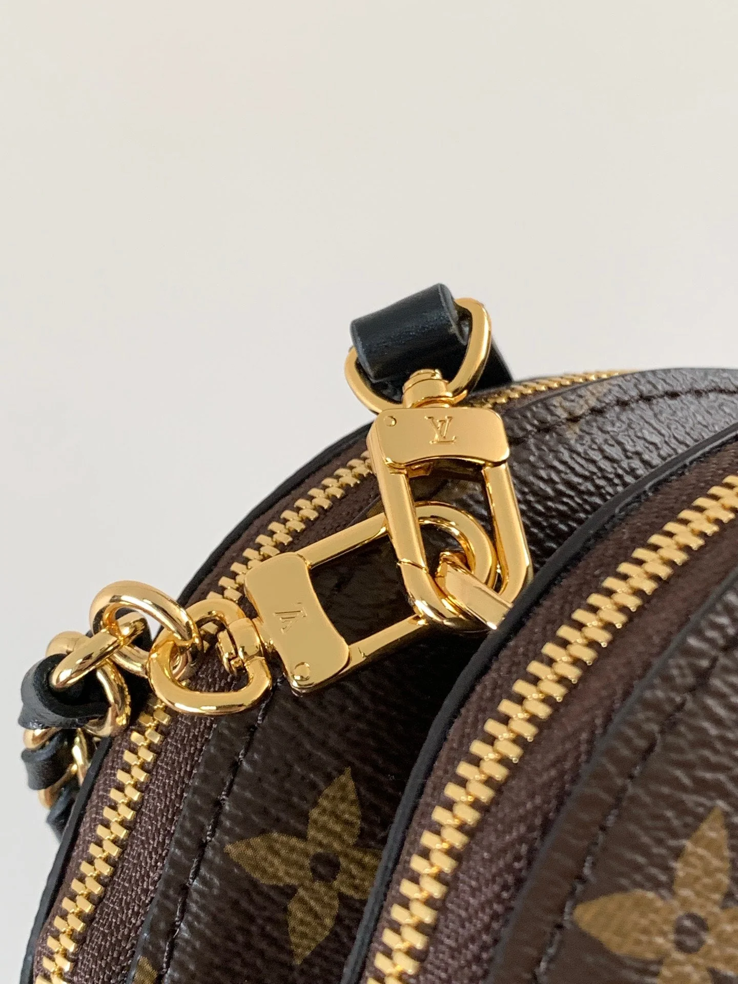 ALMA BE BAG 27 IN BROWN MONOGRAM CANVAS AND COWHIDE
