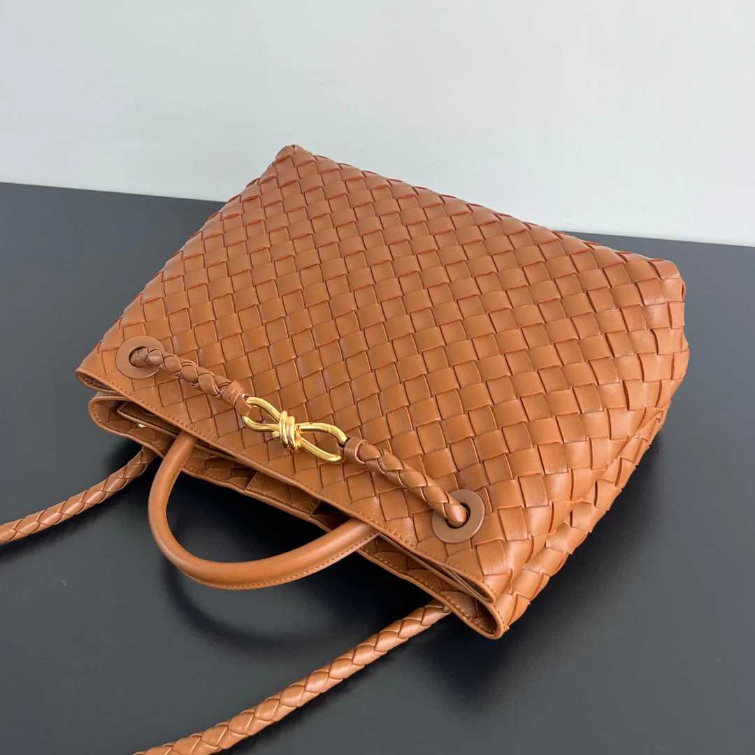 LARGE ANDIAMO 32 IN BURNT ORANGE LAMBSKIN