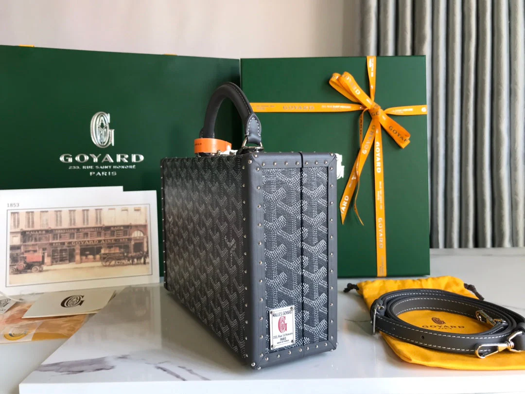 GRAND HÔTEL TRUNK BAG 24 IN GREY BLACK GOYARDINE CANVAS AND CALFSKIN