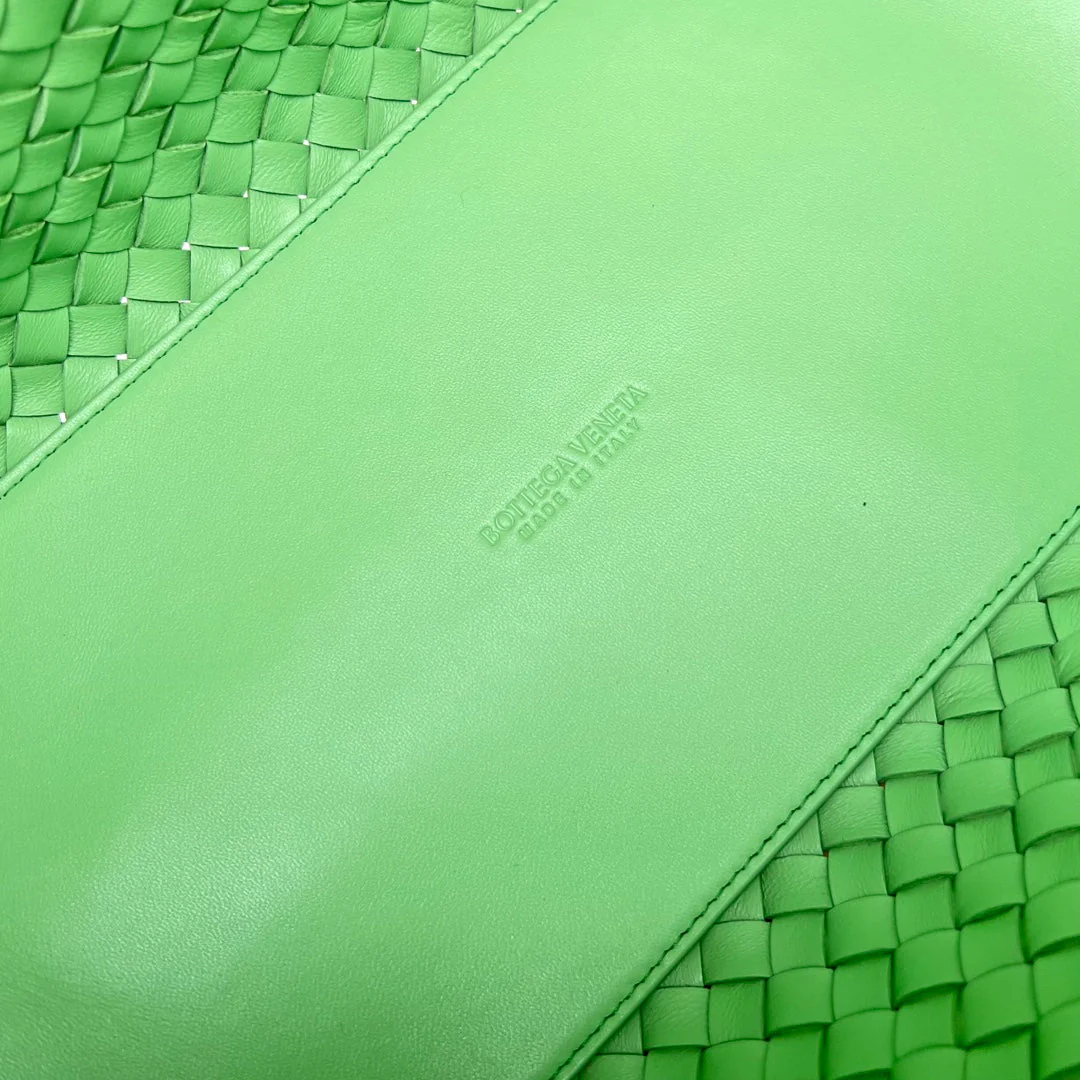 SMALL CABAT 32 IN LIGHT GREEN LAMBSKIN