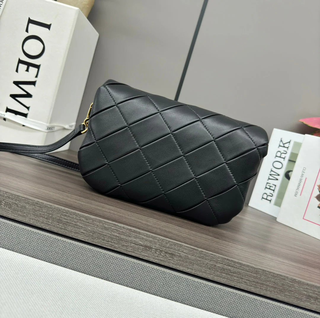 LOE 20 PUFFER GOYA BAG IN BLACK NAPPA LAMBSKIN