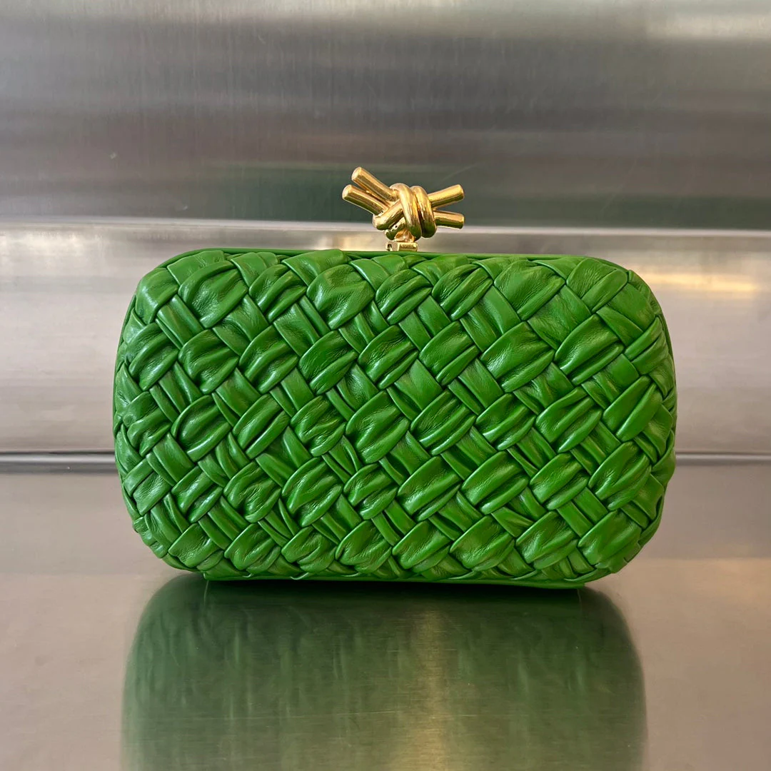 KNOT 19 IN EMERALD GREEN LAMBSKIN