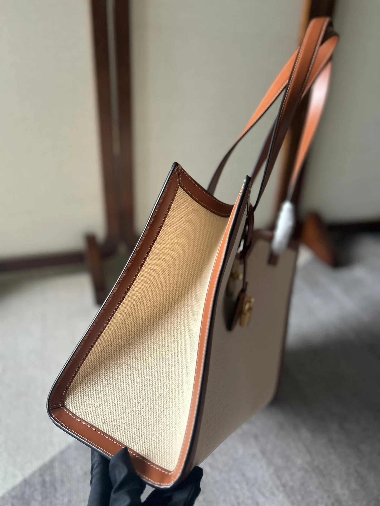 CABAS 37 IN WHITE CANVAS AND BRONZE BROWN CALFSKIN TRIM GOLD LOCK