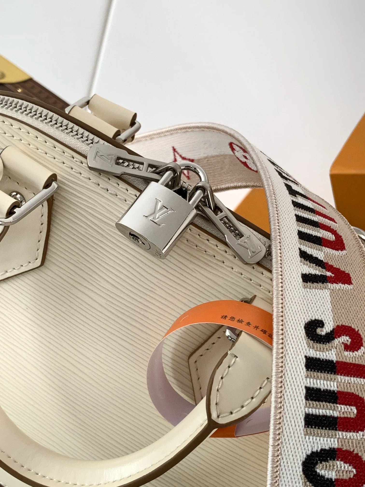 ALMA BB BAG 23 IN BEIGE GRAIN EPI COWHIDE