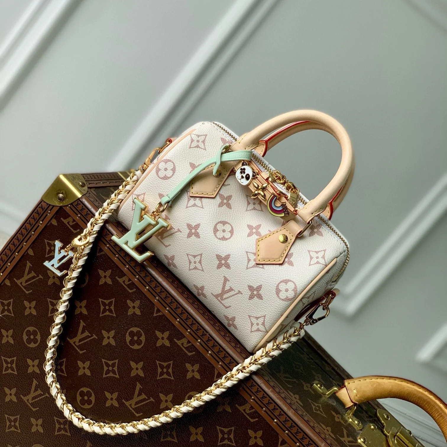 MINI SPEEDY BAG GREEN CHARM 18 IN LIGHT BROWN MONOGRAM DUNE COATED CANVAS