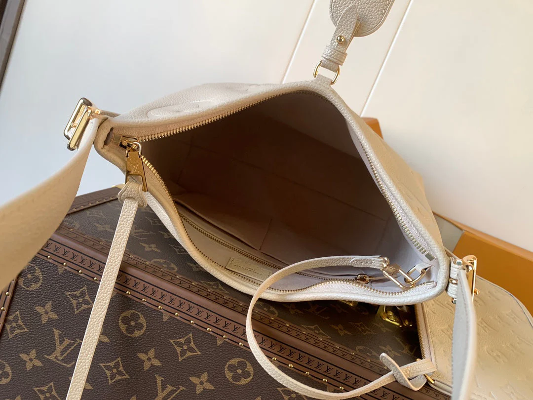 CARRYALL BAG 30 IN WHITE MONOGRAM CALFSKIN GOLD HARDWARE