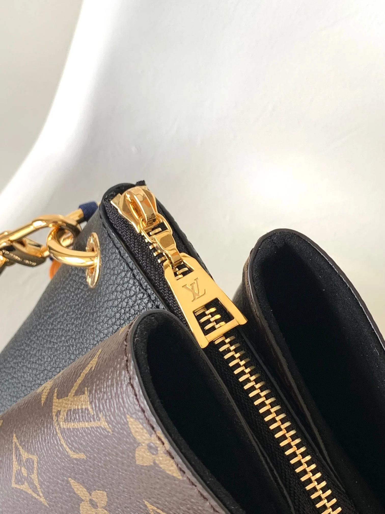LV 25S OPÉRA MEDIUM BAG 36 IN BROWN AND BLACK MONOGRAM CALFSKIN GOLD HARDWARE