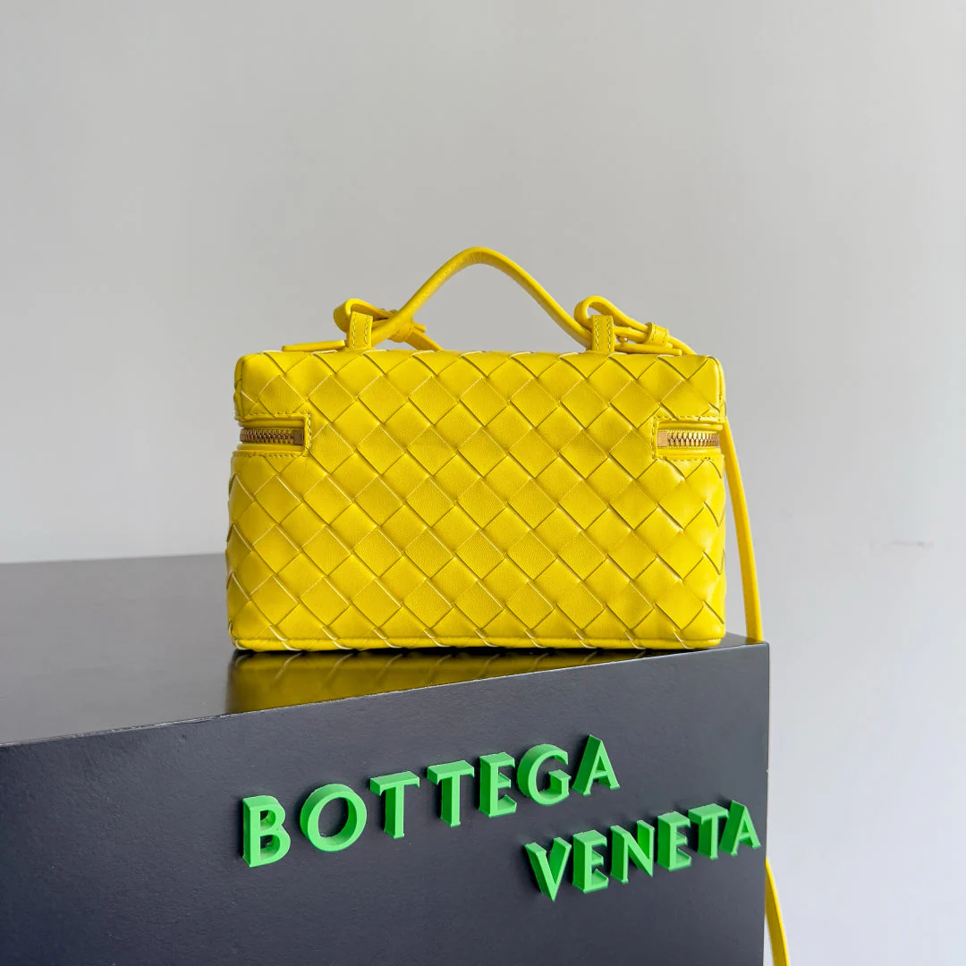BOTTEGA VENETA 25S BANG BANG 22 IN LEMON YELLOW INTRECCIATO CALFSKIN GOLD HARDWARE