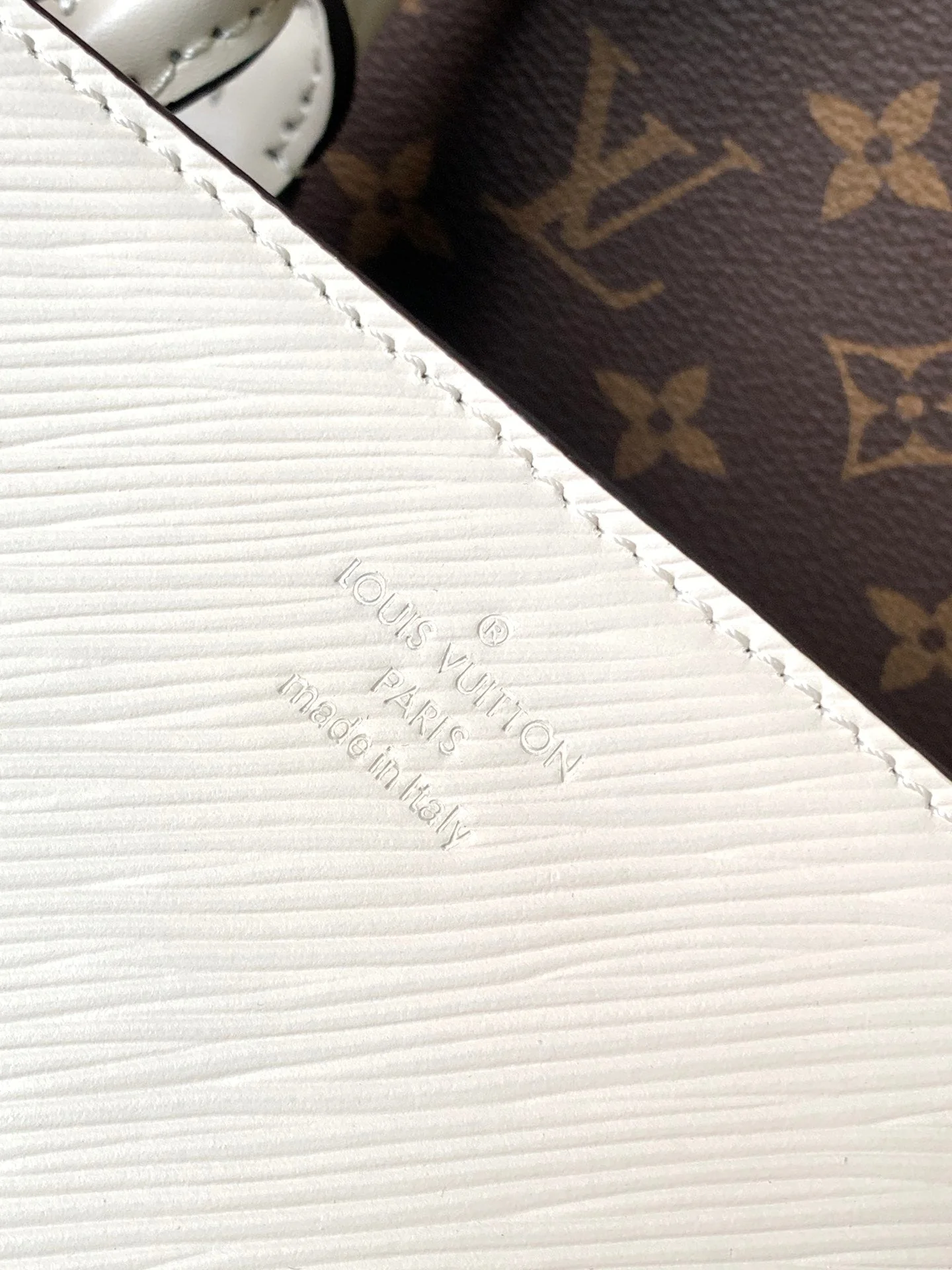 MARELLE TOTE BB BAG 30 IN WHITE EPI GRAIN COWHIDE LEATHER