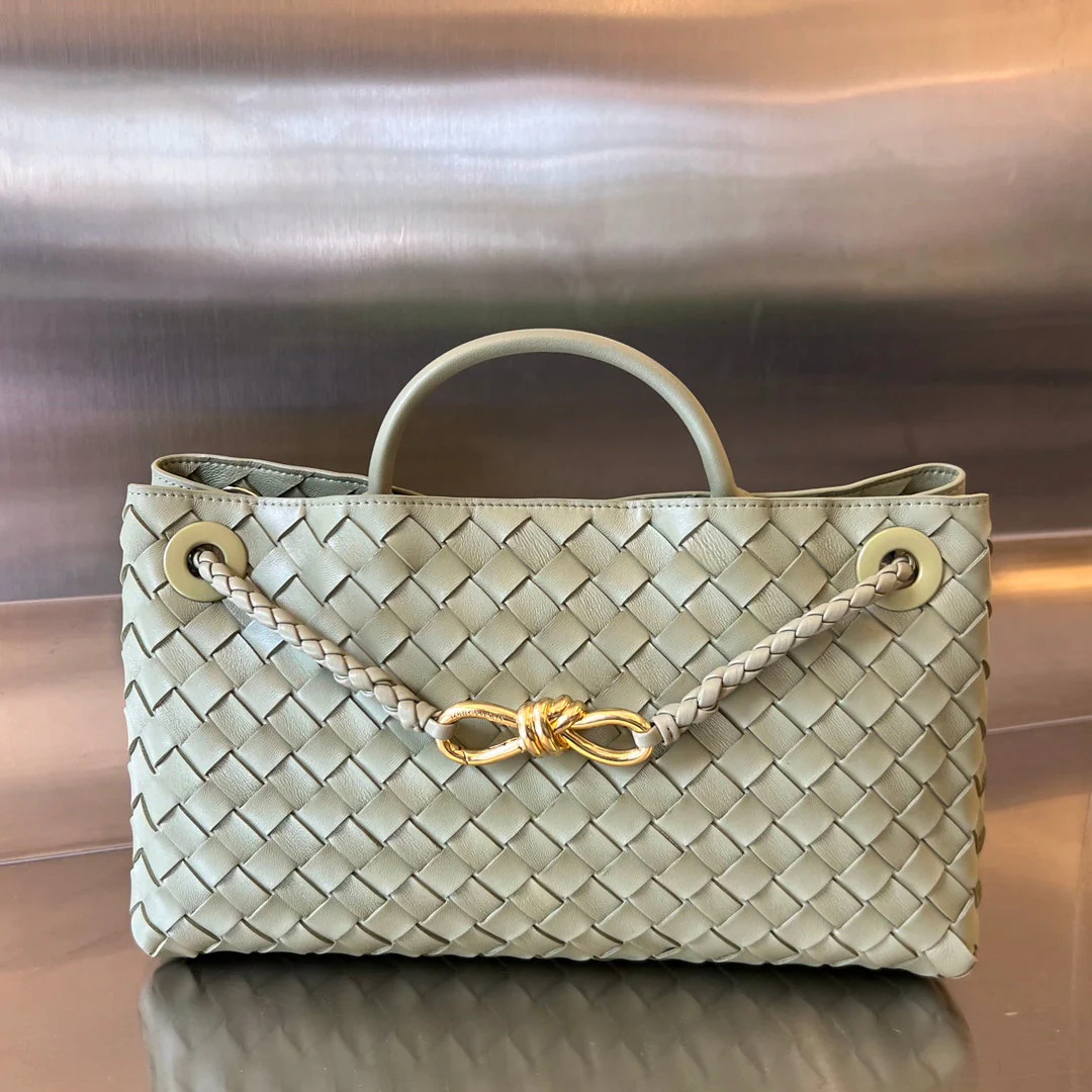 SMALL ANDIAMO 29 IN ECRU BEIGE LAMBSKIN