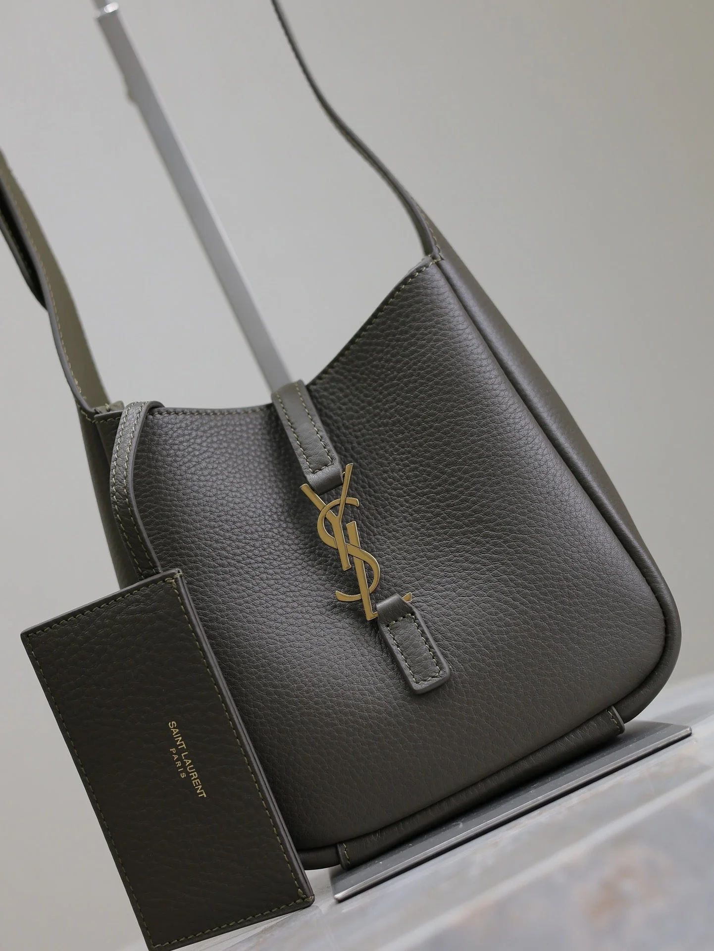 YSL 25S LE 5 À 7 BAG 16 IN LIGHT MUSK GRAINED CALFSKIN GOLD HARDWRE