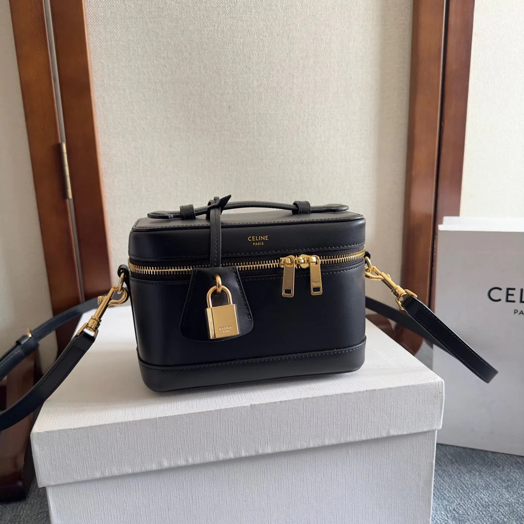 VANITY 18 IN BLACK SMOOTH CALFSKIN GOLD HARDWARE