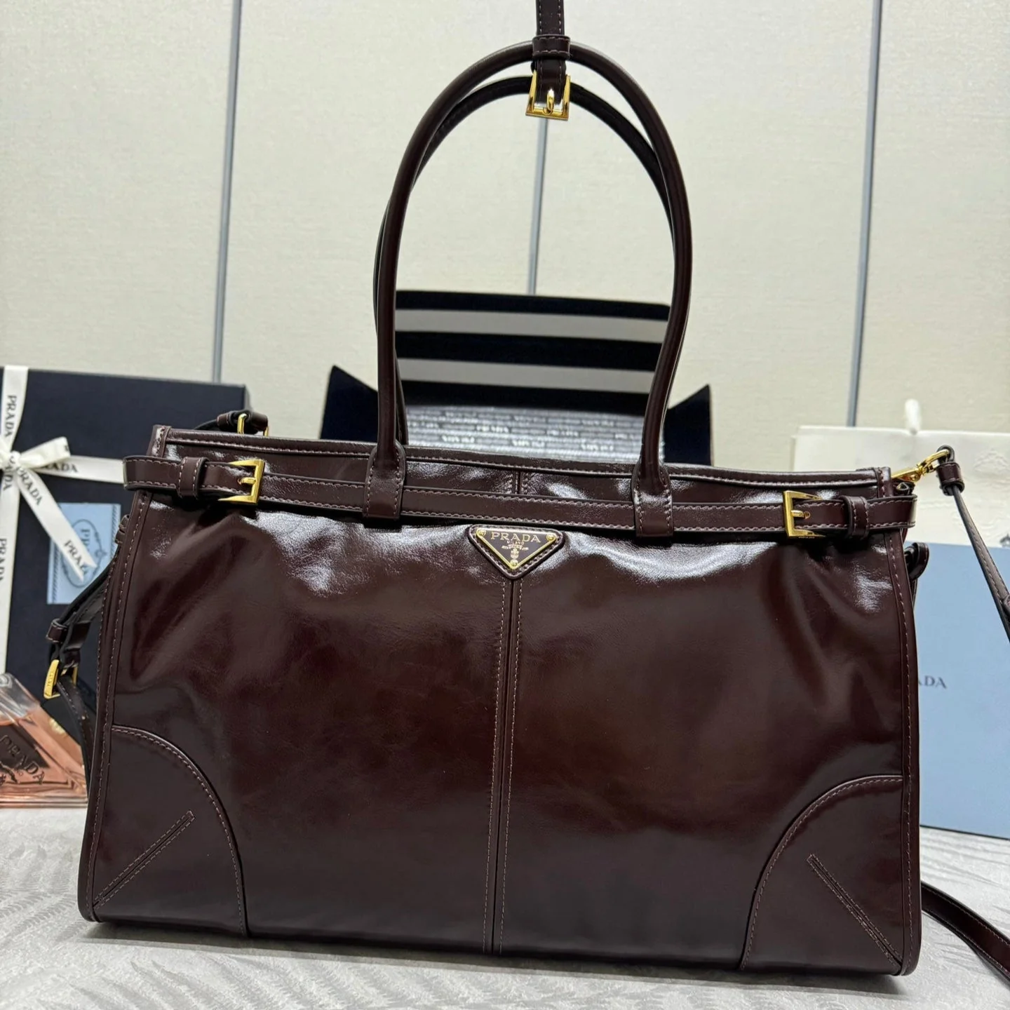 PRADA 25S BONNIE LARGE HANDBAG 38 IN DARK BROWN GLOSSY CALFSKIN GOLD HARDWARE