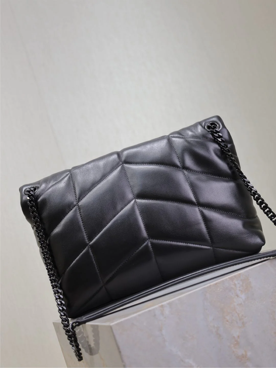 YSL 25S LOULOU PUFFER GM 35 IN BLACK CALFSKIN BLACK HARDWRE
